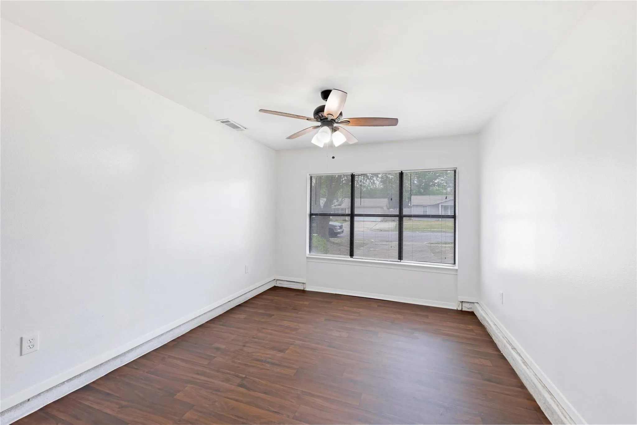 Single Family Residence For Rent in Dallas County , 2717 Wesleyan Drive, Irving, Texas 75062, 4 Bedroom, 2 Bathroom, Garage spaces, 1,603 Sqft, built in 1960, Price $1,995, mls#21256248, Real Estate Agent in Irving, Homes For Rent in Dallas county, Homes For Rent in Irving, Realtor in Irving Texas, Real Estate Brokerage Independent Realty Texas, Luminita Cordes Realtor