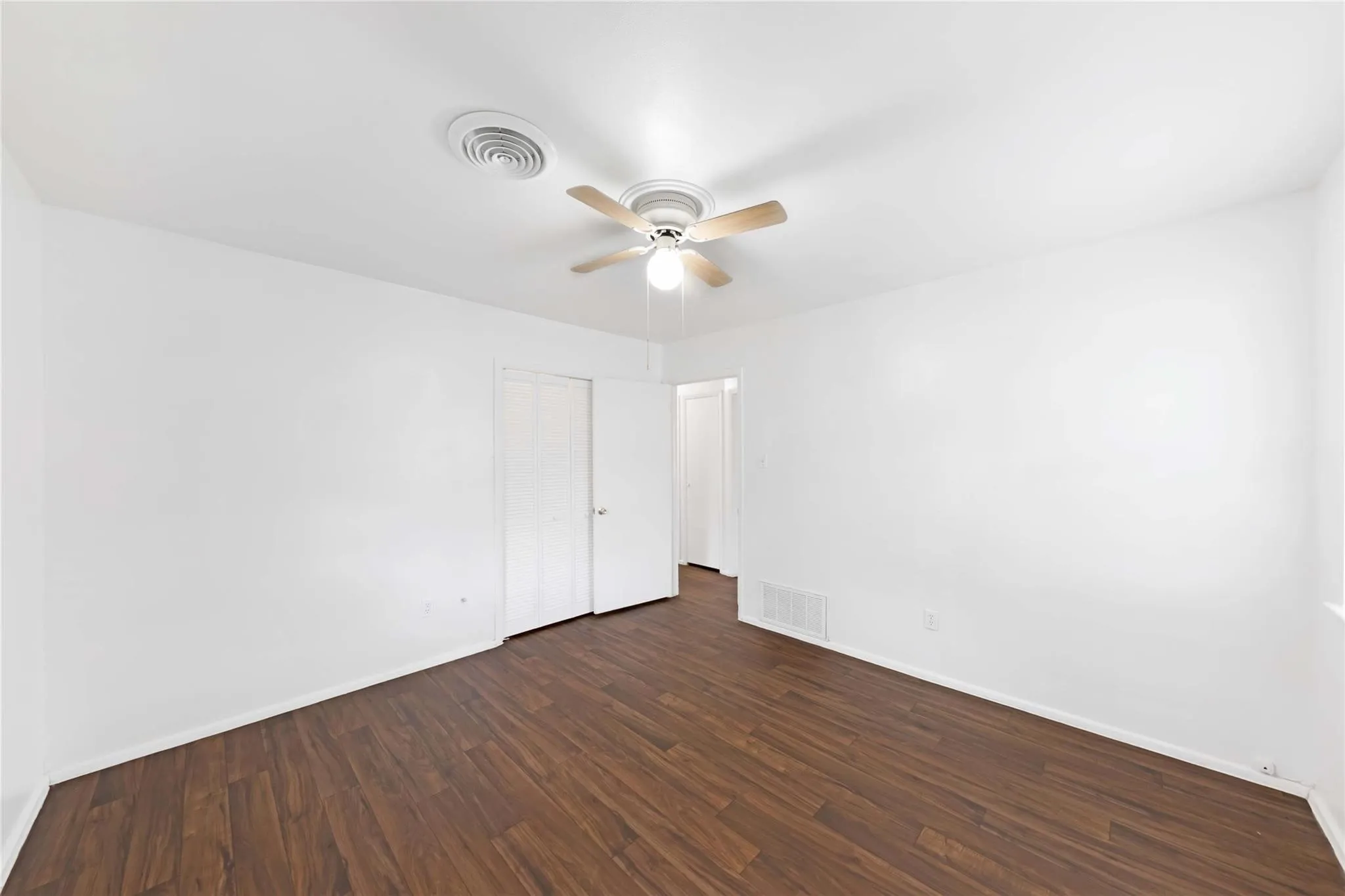 Single Family Residence For Rent in Dallas County , 2717 Wesleyan Drive, Irving, Texas 75062, 4 Bedroom, 2 Bathroom, Garage spaces, 1,603 Sqft, built in 1960, Price $1,995, mls#21256248, Real Estate Agent in Irving, Homes For Rent in Dallas county, Homes For Rent in Irving, Realtor in Irving Texas, Real Estate Brokerage Independent Realty Texas, Luminita Cordes Realtor