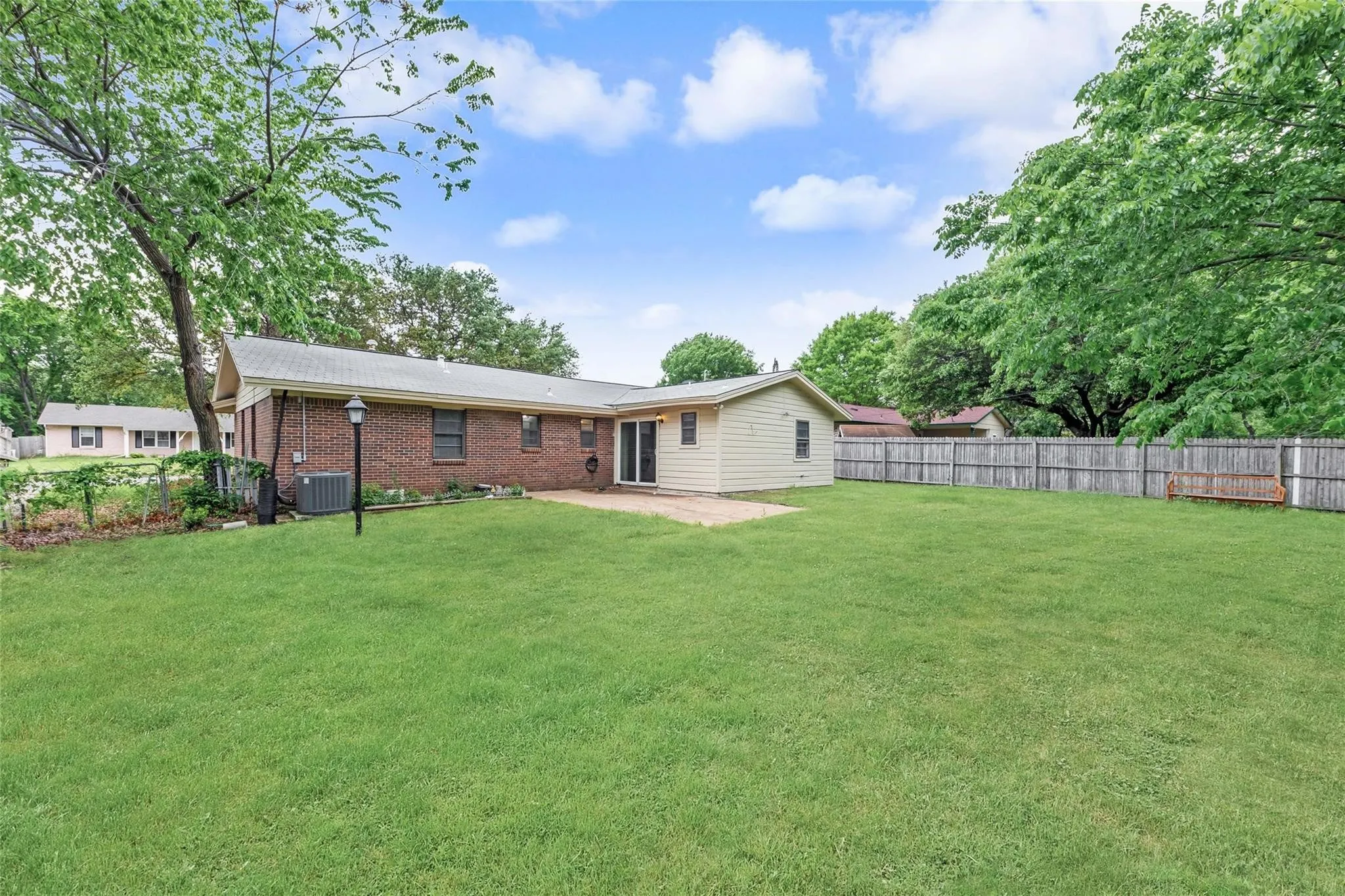 Single Family Residence For Rent in Dallas County , 2717 Wesleyan Drive, Irving, Texas 75062, 4 Bedroom, 2 Bathroom, Garage spaces, 1,603 Sqft, built in 1960, Price $1,995, mls#21256248, Real Estate Agent in Irving, Homes For Rent in Dallas county, Homes For Rent in Irving, Realtor in Irving Texas, Real Estate Brokerage Independent Realty Texas, Luminita Cordes Realtor