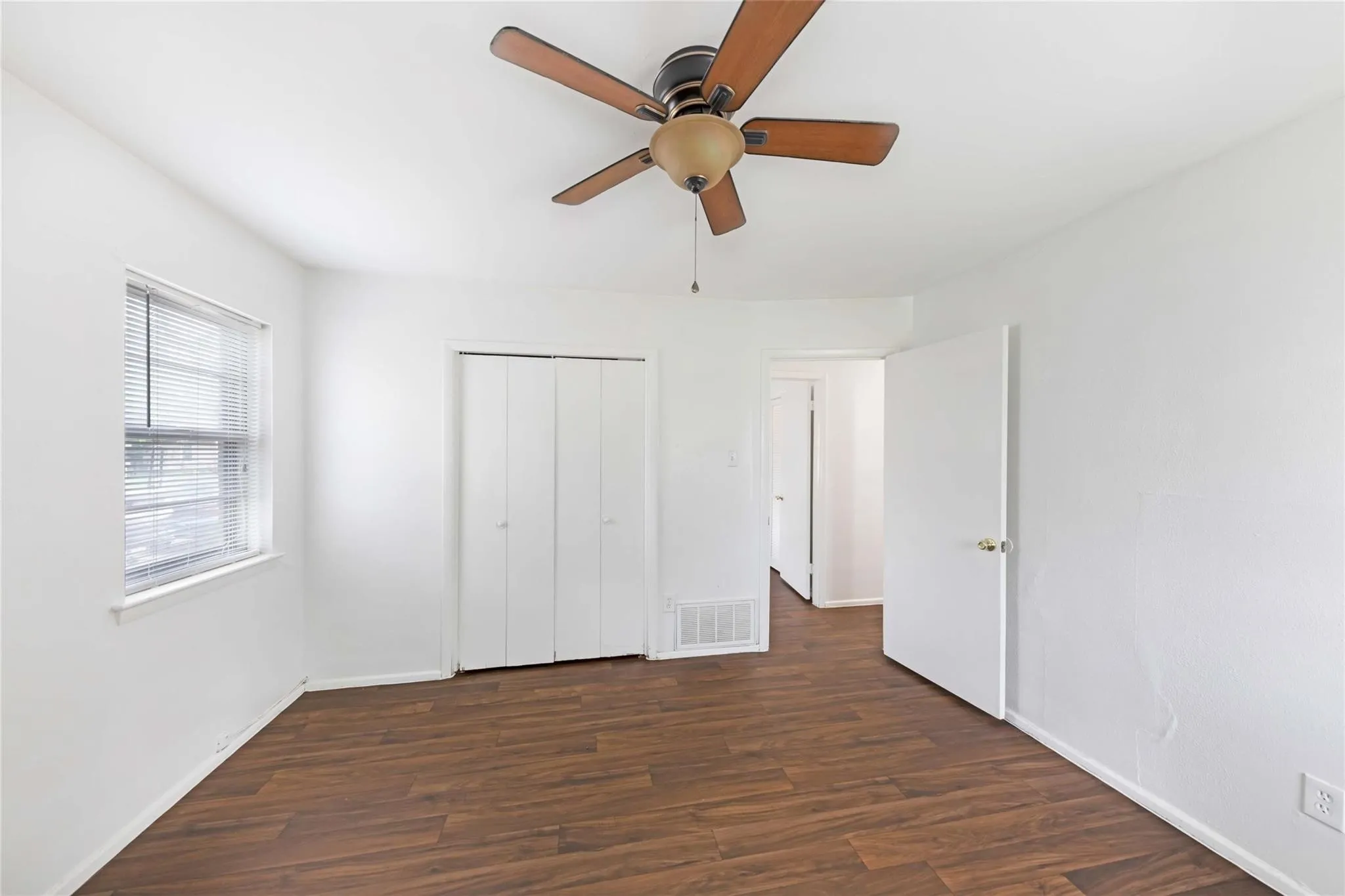 Single Family Residence For Rent in Dallas County , 2717 Wesleyan Drive, Irving, Texas 75062, 4 Bedroom, 2 Bathroom, Garage spaces, 1,603 Sqft, built in 1960, Price $1,995, mls#21256248, Real Estate Agent in Irving, Homes For Rent in Dallas county, Homes For Rent in Irving, Realtor in Irving Texas, Real Estate Brokerage Independent Realty Texas, Luminita Cordes Realtor