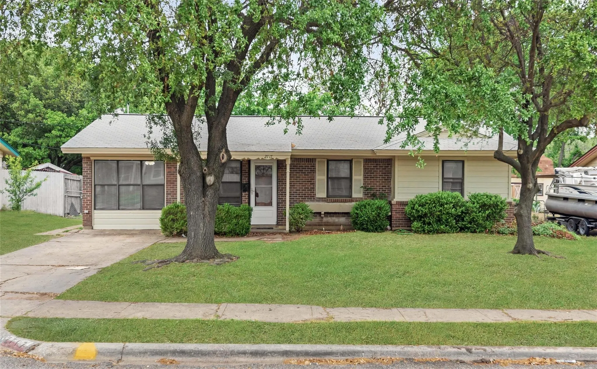 Single Family Residence For Rent in Dallas County , 2717 Wesleyan Drive, Irving, Texas 75062, 4 Bedroom, 2 Bathroom, Garage spaces, 1,603 Sqft, built in 1960, Price $1,995, mls#21256248, Real Estate Agent in Irving, Homes For Rent in Dallas county, Homes For Rent in Irving, Realtor in Irving Texas, Real Estate Brokerage Independent Realty Texas, Luminita Cordes Realtor