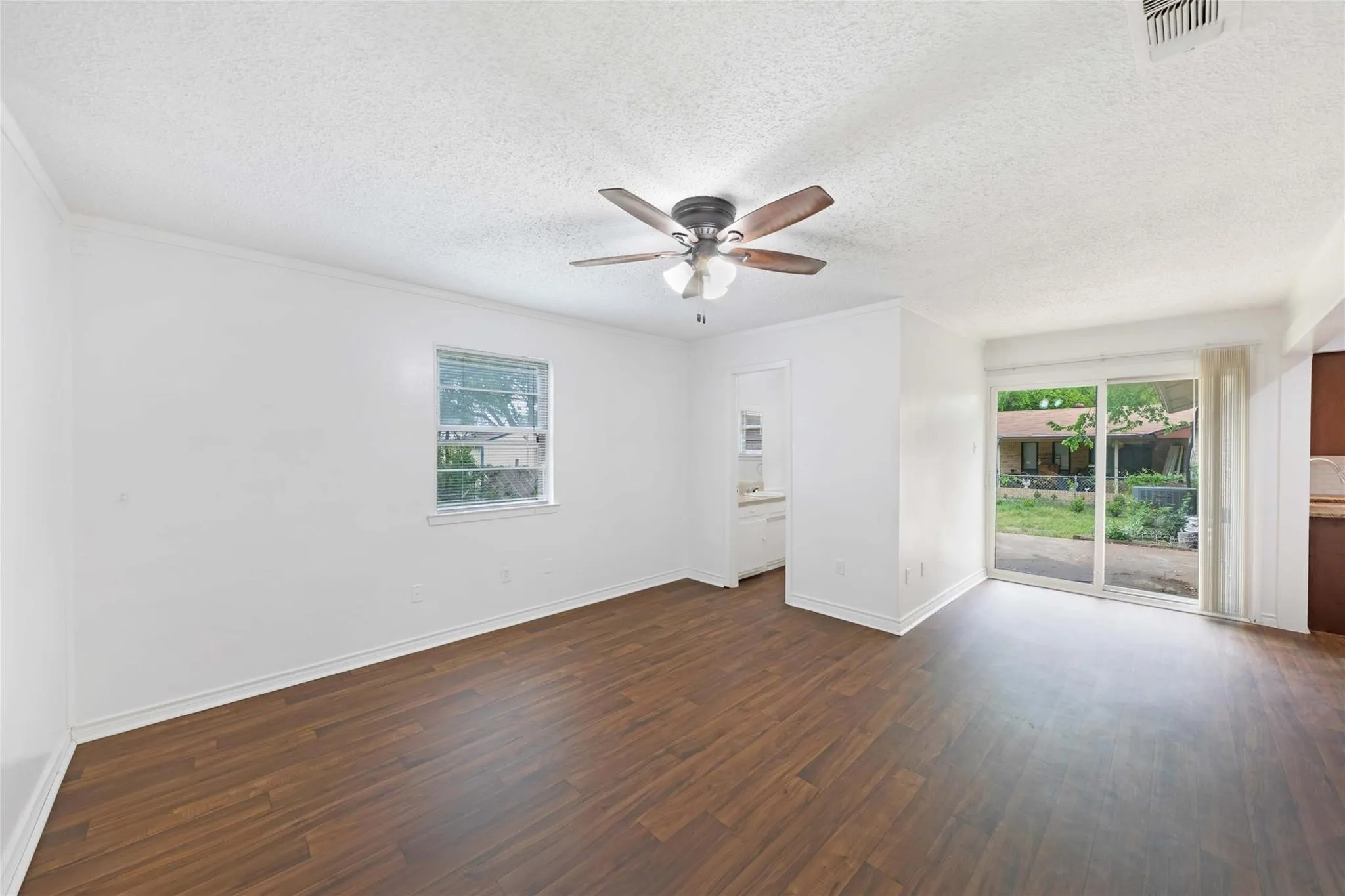 Single Family Residence For Rent in Dallas County , 2717 Wesleyan Drive, Irving, Texas 75062, 4 Bedroom, 2 Bathroom, Garage spaces, 1,603 Sqft, built in 1960, Price $1,995, mls#21256248, Real Estate Agent in Irving, Homes For Rent in Dallas county, Homes For Rent in Irving, Realtor in Irving Texas, Real Estate Brokerage Independent Realty Texas, Luminita Cordes Realtor