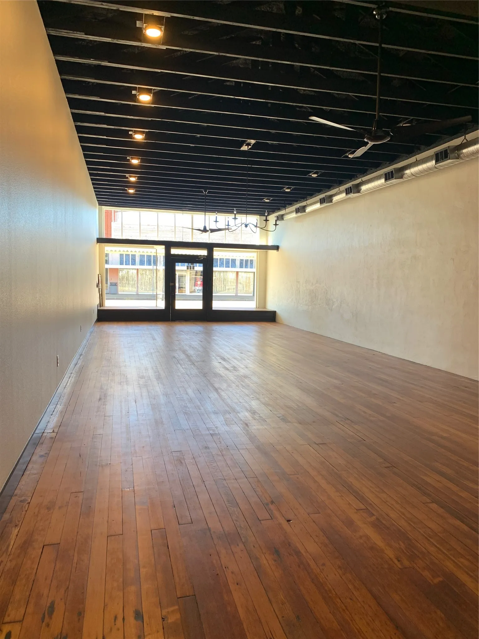 Business For Sale in Van Zandt County , 106 N Main Street, Grand Saline, Texas 75140, 0, 0, Garage spaces, 0 Sqft, built in 1900, Preowned, Price $249,000, mls#21256252, Real Estate Agent in Grand Saline, Homes For Sale in Van Zandt county, Homes For Sale in Grand Saline, Realtor in Grand Saline Texas, Real Estate Brokerage Independent Realty Texas, Luminita Cordes Realtor