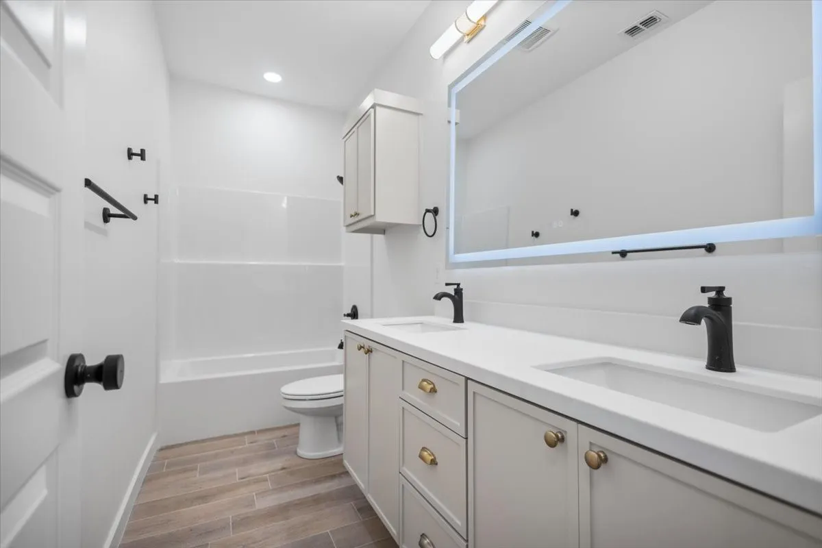 Single Family Residence For Sale in Smith County , 16429 Clearview Drive, Lindale, Texas 75771, 5 Bedroom, 3 Bathroom, 2 Garage spaces, 2,401 Sqft, built in 2026, mls#21256262, Real Estate Agent in Lindale, Homes For Sale in Smith county, Homes For Sale in Lindale, Realtor in Lindale Texas, Real Estate Brokerage Independent Realty Texas, Luminita Cordes Realtor