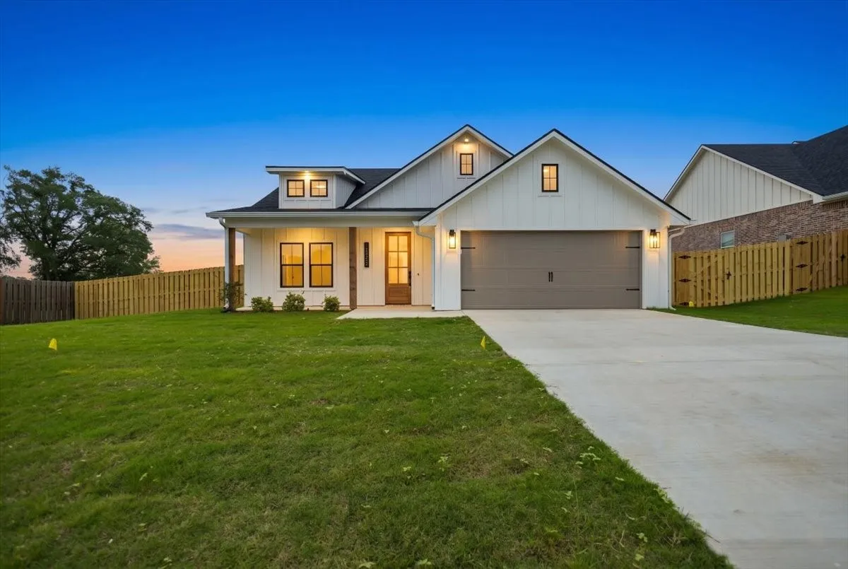Single Family Residence For Sale in Smith County , 16429 Clearview Drive, Lindale, Texas 75771, 5 Bedroom, 3 Bathroom, 2 Garage spaces, 2,401 Sqft, built in 2026, mls#21256262, Real Estate Agent in Lindale, Homes For Sale in Smith county, Homes For Sale in Lindale, Realtor in Lindale Texas, Real Estate Brokerage Independent Realty Texas, Luminita Cordes Realtor