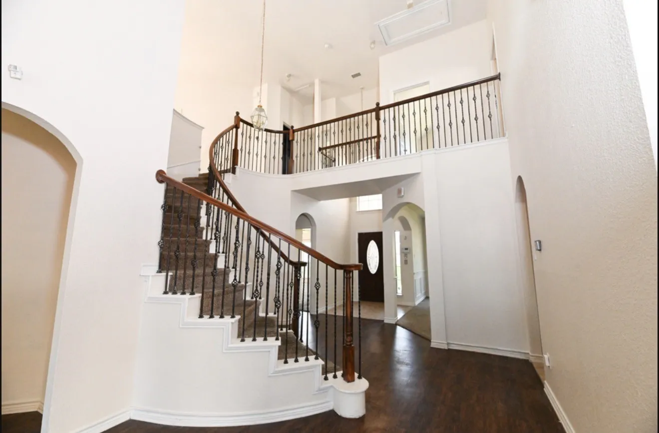 Single Family Residence For Sale in Dallas County , 1521 Mountain Laurel Lane, De Soto, Texas 75115, 5 Bedroom, 3 Bathroom, 2 Garage spaces, 4,317 Sqft, built in 2001, Preowned, mls#21256272, Real Estate Agent in De Soto, Homes For Sale in Dallas county, Homes For Sale in De Soto, Realtor in De Soto Texas, Real Estate Brokerage Independent Realty Texas, Luminita Cordes Realtor