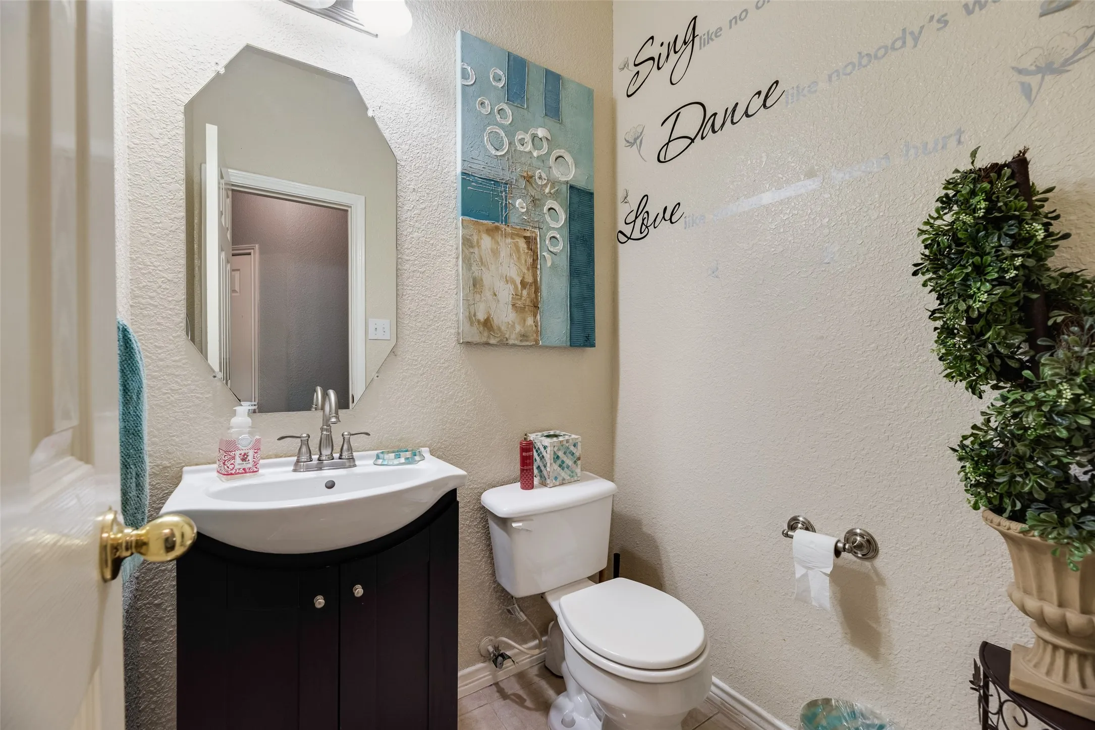 Single Family Residence For Sale in Dallas County , 1521 Mountain Laurel Lane, De Soto, Texas 75115, 5 Bedroom, 3 Bathroom, 2 Garage spaces, 4,317 Sqft, built in 2001, Preowned, mls#21256272, Real Estate Agent in De Soto, Homes For Sale in Dallas county, Homes For Sale in De Soto, Realtor in De Soto Texas, Real Estate Brokerage Independent Realty Texas, Luminita Cordes Realtor