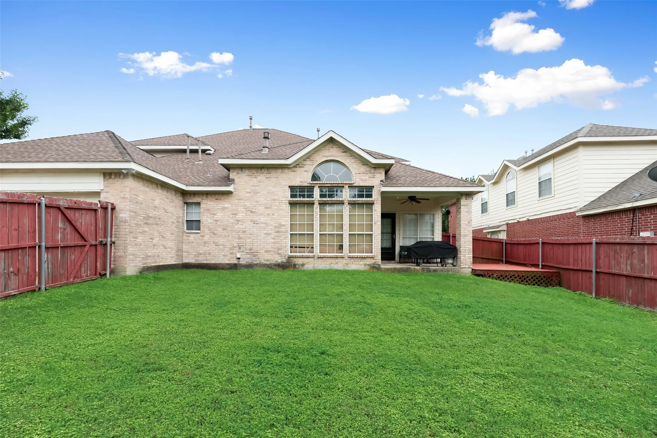 Single Family Residence For Sale in Dallas County , 1521 Mountain Laurel Lane, De Soto, Texas 75115, 5 Bedroom, 3 Bathroom, 2 Garage spaces, 4,317 Sqft, built in 2001, Preowned, mls#21256272, Real Estate Agent in De Soto, Homes For Sale in Dallas county, Homes For Sale in De Soto, Realtor in De Soto Texas, Real Estate Brokerage Independent Realty Texas, Luminita Cordes Realtor