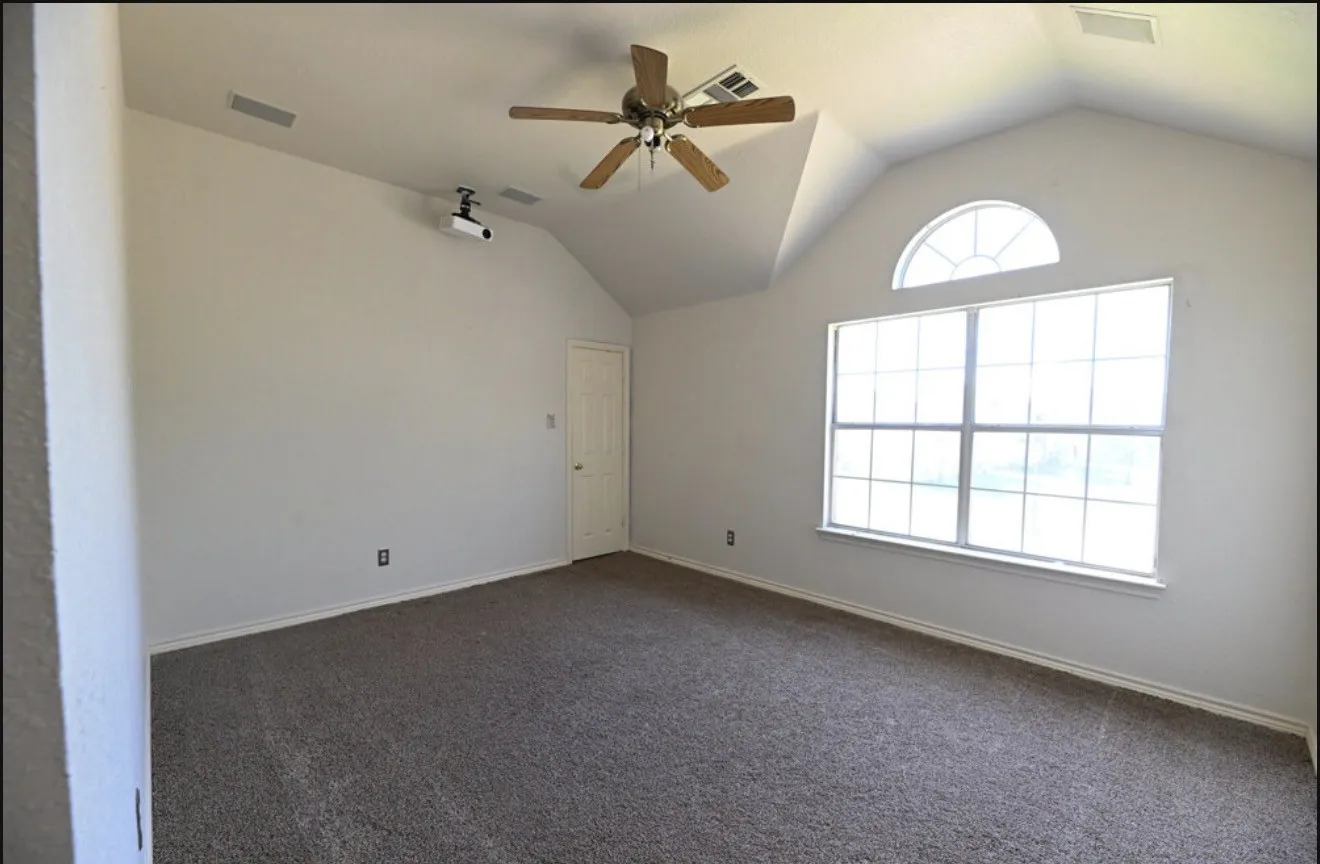Single Family Residence For Sale in Dallas County , 1521 Mountain Laurel Lane, De Soto, Texas 75115, 5 Bedroom, 3 Bathroom, 2 Garage spaces, 4,317 Sqft, built in 2001, Preowned, mls#21256272, Real Estate Agent in De Soto, Homes For Sale in Dallas county, Homes For Sale in De Soto, Realtor in De Soto Texas, Real Estate Brokerage Independent Realty Texas, Luminita Cordes Realtor