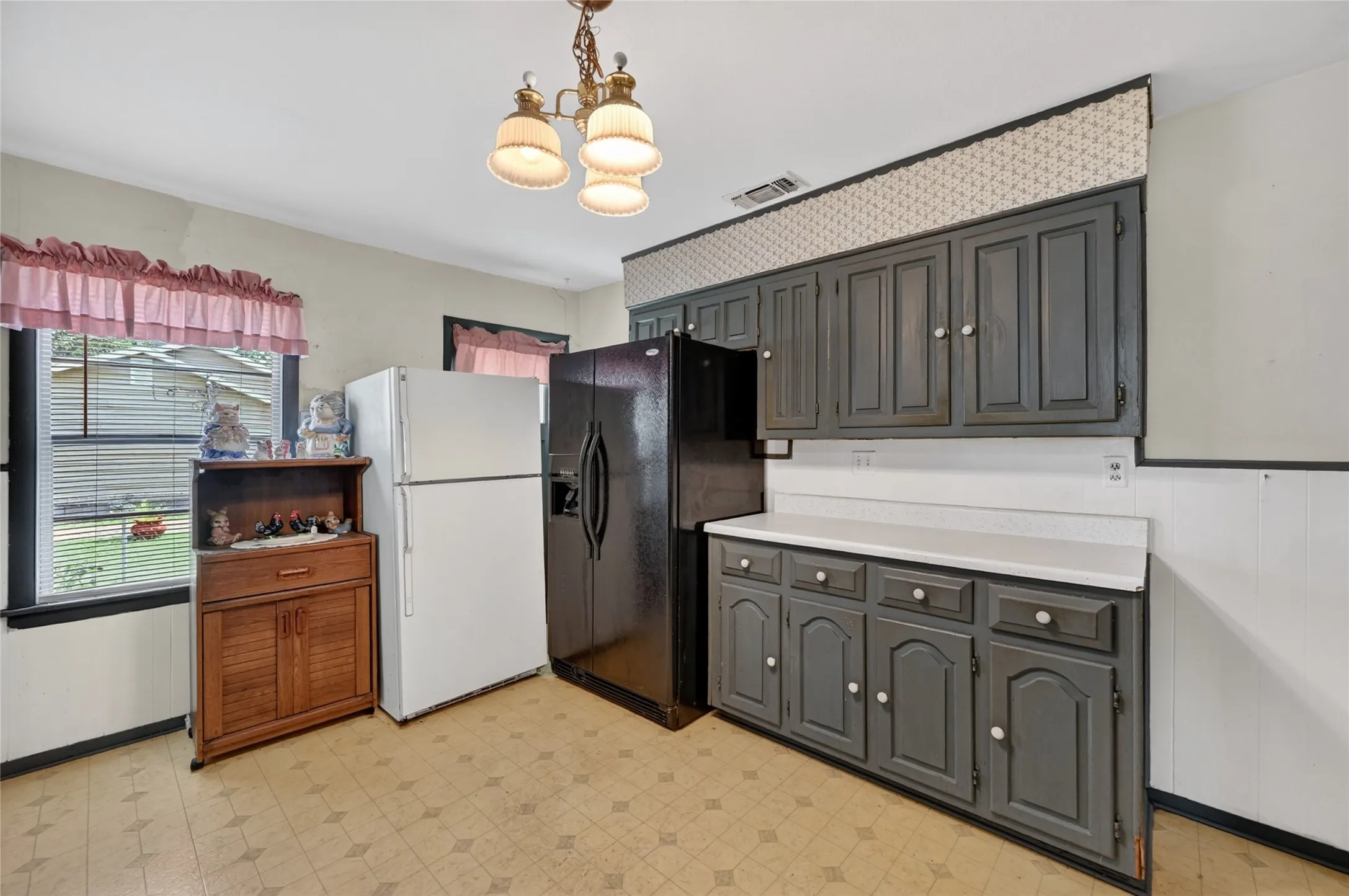 Retail For Sale in Dallas County , 207 Hood Street, Cedar Hill, Texas 75104, 0, 0, Garage spaces, 0 Sqft, built in 1954, Preowned, Price $299,999, mls#21255904, Real Estate Agent in Cedar Hill, Homes For Sale in Dallas county, Homes For Sale in Cedar Hill, Realtor in Cedar Hill Texas, Real Estate Brokerage Independent Realty Texas, Luminita Cordes Realtor