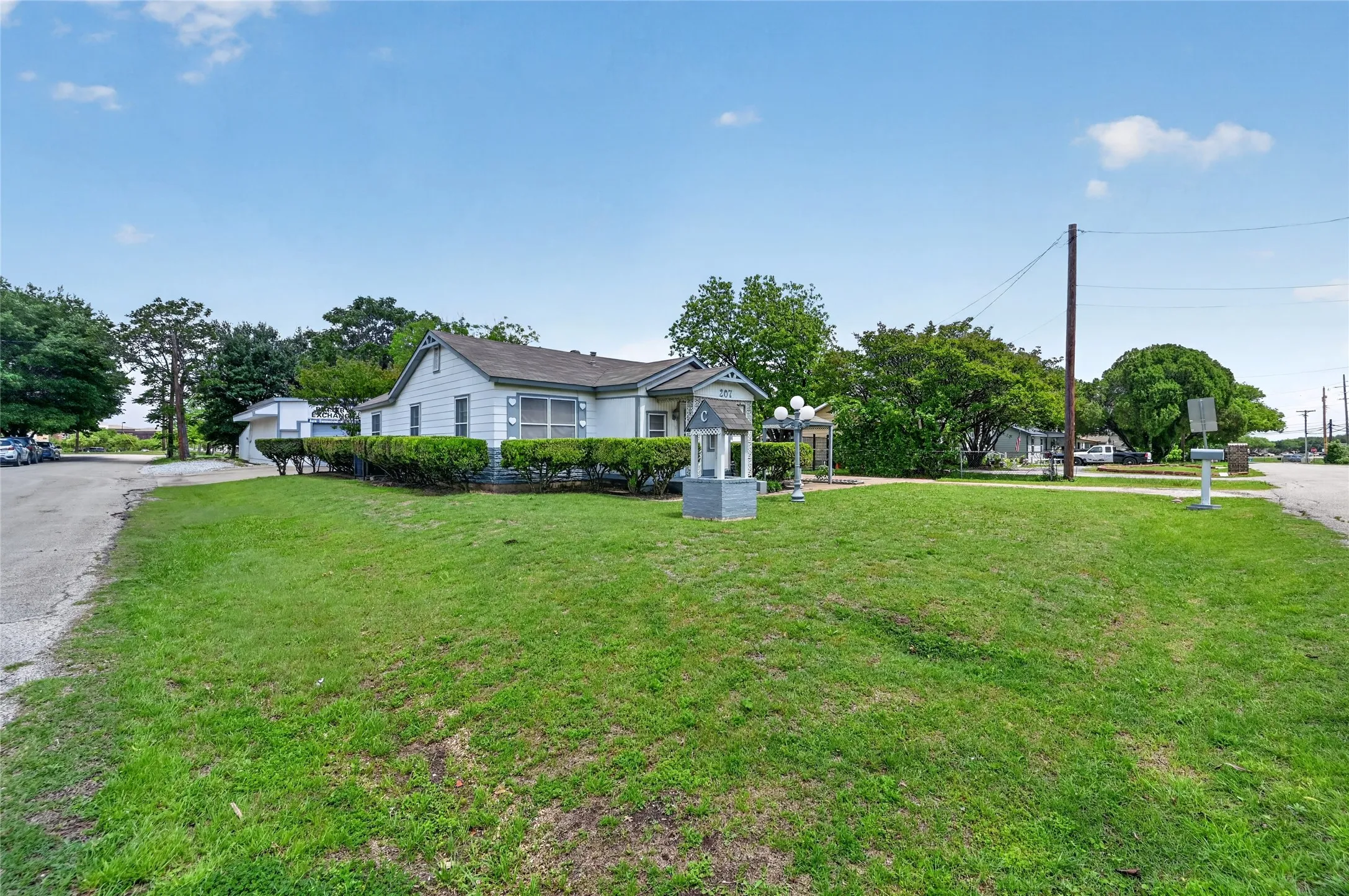 Retail For Sale in Dallas County , 207 Hood Street, Cedar Hill, Texas 75104, 0, 0, Garage spaces, 0 Sqft, built in 1954, Preowned, Price $299,999, mls#21255904, Real Estate Agent in Cedar Hill, Homes For Sale in Dallas county, Homes For Sale in Cedar Hill, Realtor in Cedar Hill Texas, Real Estate Brokerage Independent Realty Texas, Luminita Cordes Realtor