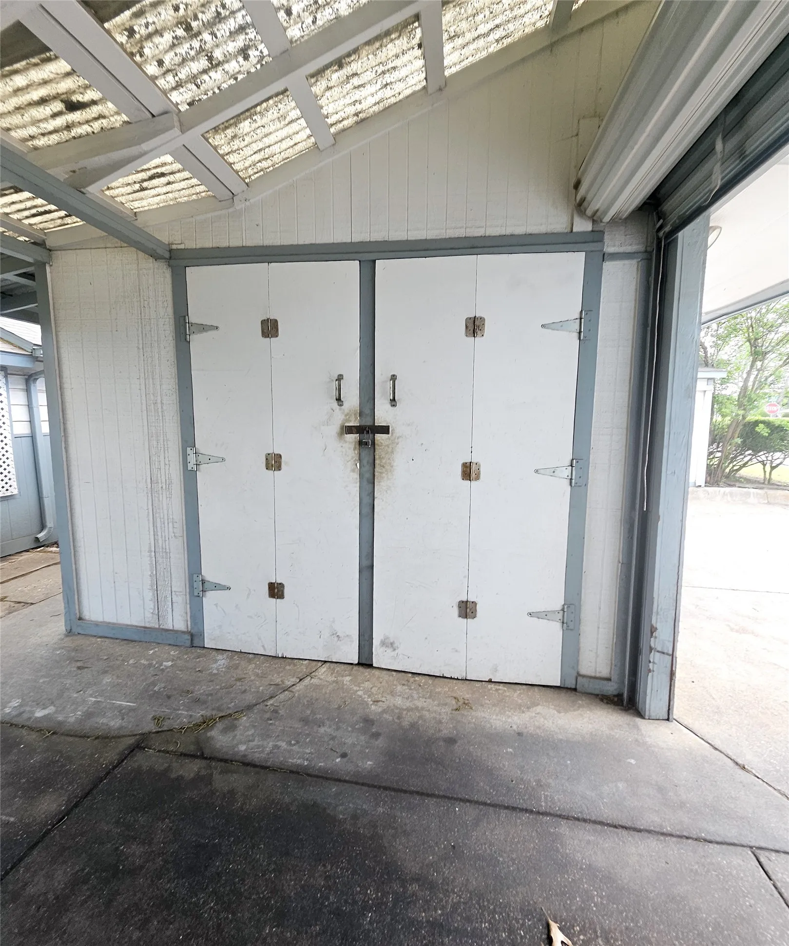 Retail For Sale in Dallas County , 207 Hood Street, Cedar Hill, Texas 75104, 0, 0, Garage spaces, 0 Sqft, built in 1954, Preowned, Price $299,999, mls#21255904, Real Estate Agent in Cedar Hill, Homes For Sale in Dallas county, Homes For Sale in Cedar Hill, Realtor in Cedar Hill Texas, Real Estate Brokerage Independent Realty Texas, Luminita Cordes Realtor