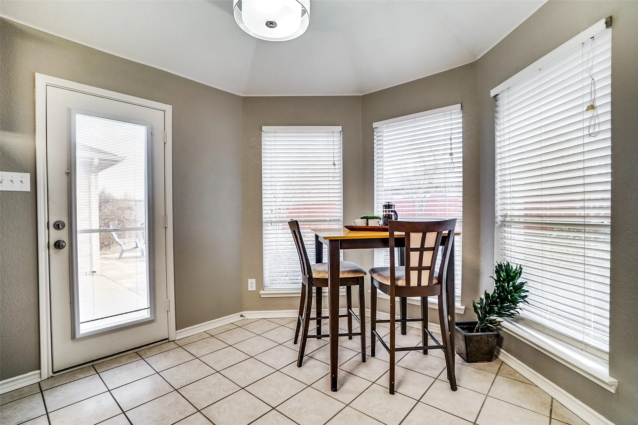 Single Family Residence For Sale in Collin County , 15555 Wrangler Drive, Frisco, Texas 75035, 3 Bedroom, 2 Bathroom, 2 Garage spaces, 1,814 Sqft, built in 2004, Preowned, mls#21254215, Real Estate Agent in Frisco, Homes For Sale in Collin county, Homes For Sale in Frisco, Realtor in Frisco Texas, Real Estate Brokerage Independent Realty Texas, Luminita Cordes Realtor