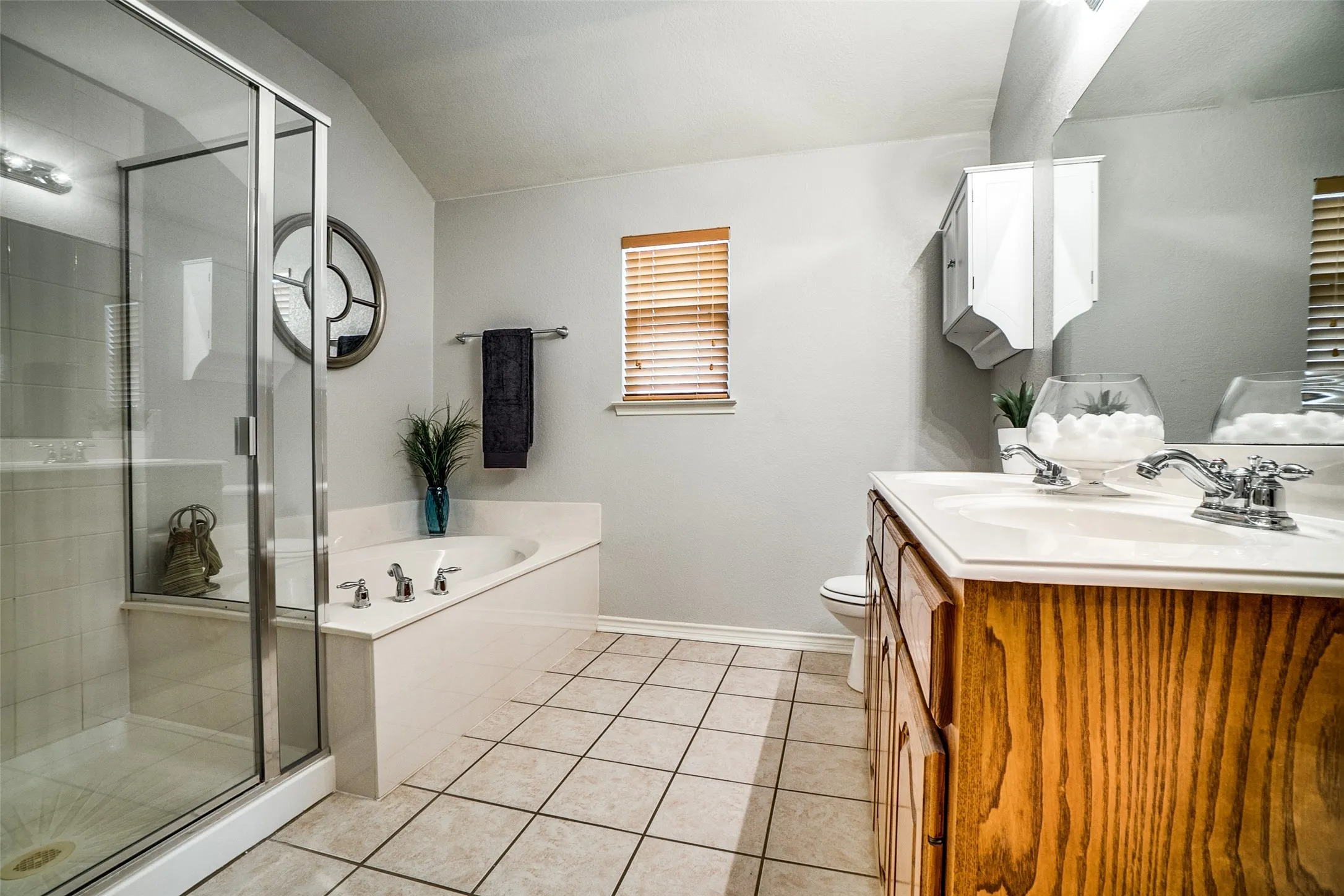 Single Family Residence For Sale in Collin County , 15555 Wrangler Drive, Frisco, Texas 75035, 3 Bedroom, 2 Bathroom, 2 Garage spaces, 1,814 Sqft, built in 2004, Preowned, mls#21254215, Real Estate Agent in Frisco, Homes For Sale in Collin county, Homes For Sale in Frisco, Realtor in Frisco Texas, Real Estate Brokerage Independent Realty Texas, Luminita Cordes Realtor