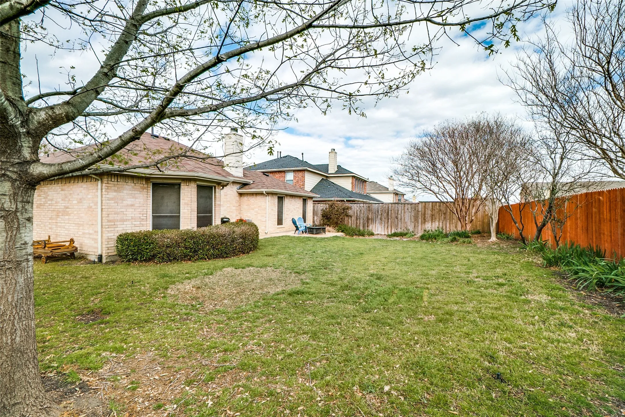Single Family Residence For Sale in Collin County , 15555 Wrangler Drive, Frisco, Texas 75035, 3 Bedroom, 2 Bathroom, 2 Garage spaces, 1,814 Sqft, built in 2004, Preowned, mls#21254215, Real Estate Agent in Frisco, Homes For Sale in Collin county, Homes For Sale in Frisco, Realtor in Frisco Texas, Real Estate Brokerage Independent Realty Texas, Luminita Cordes Realtor