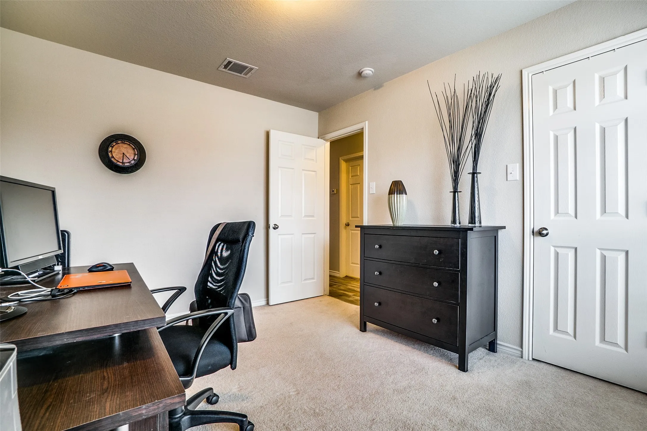 Single Family Residence For Sale in Collin County , 15555 Wrangler Drive, Frisco, Texas 75035, 3 Bedroom, 2 Bathroom, 2 Garage spaces, 1,814 Sqft, built in 2004, Preowned, mls#21254215, Real Estate Agent in Frisco, Homes For Sale in Collin county, Homes For Sale in Frisco, Realtor in Frisco Texas, Real Estate Brokerage Independent Realty Texas, Luminita Cordes Realtor