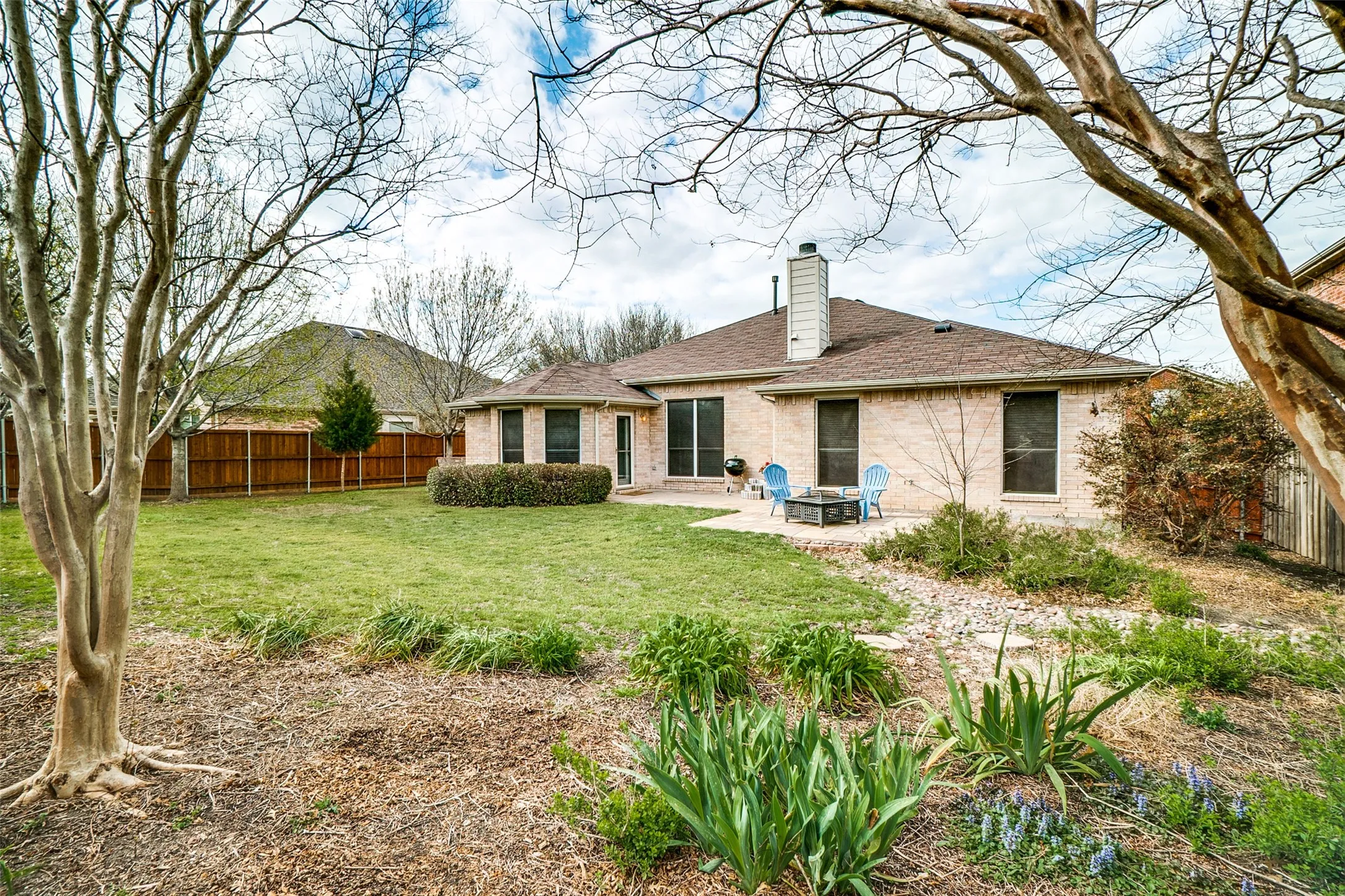 Single Family Residence For Sale in Collin County , 15555 Wrangler Drive, Frisco, Texas 75035, 3 Bedroom, 2 Bathroom, 2 Garage spaces, 1,814 Sqft, built in 2004, Preowned, mls#21254215, Real Estate Agent in Frisco, Homes For Sale in Collin county, Homes For Sale in Frisco, Realtor in Frisco Texas, Real Estate Brokerage Independent Realty Texas, Luminita Cordes Realtor