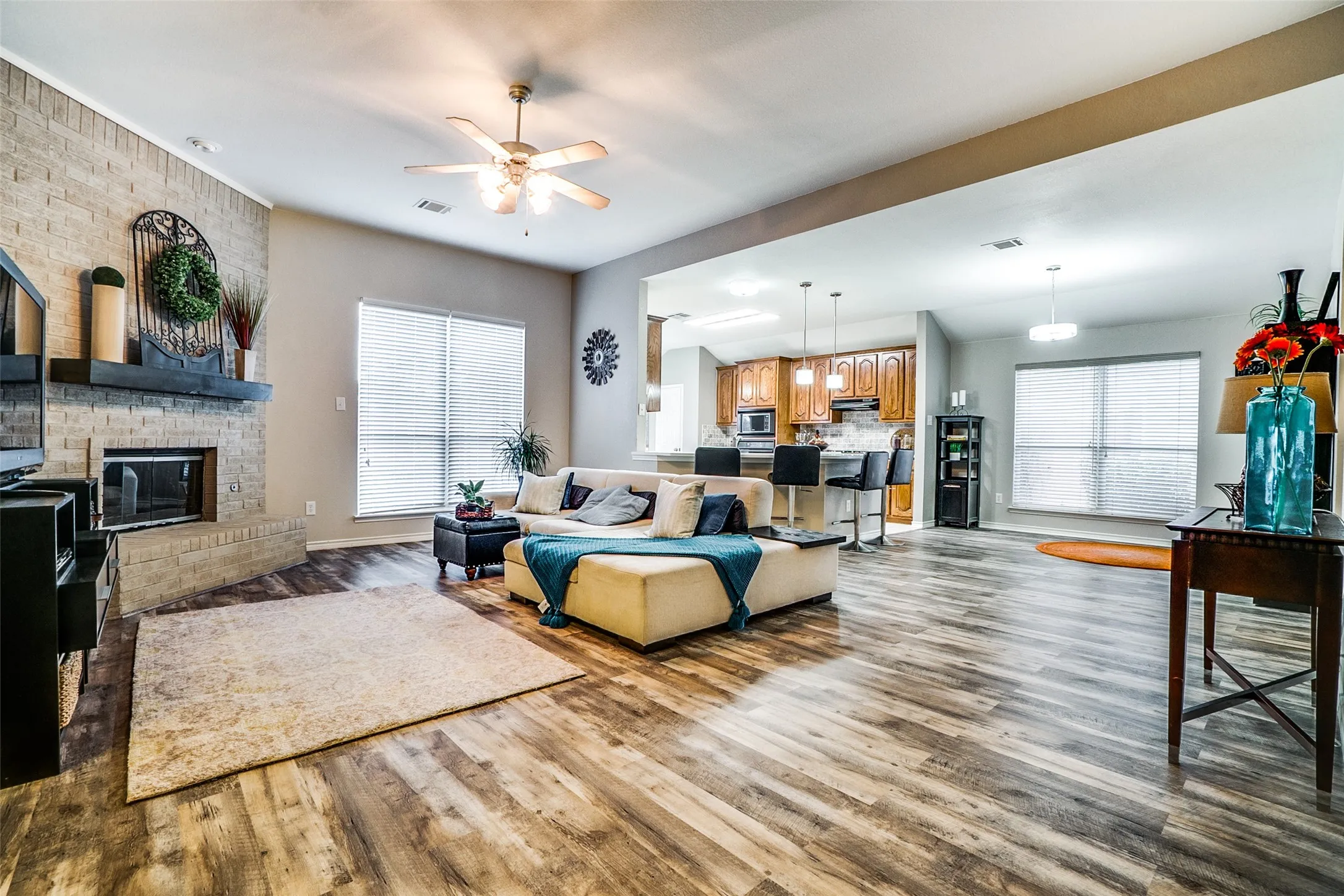 Single Family Residence For Sale in Collin County , 15555 Wrangler Drive, Frisco, Texas 75035, 3 Bedroom, 2 Bathroom, 2 Garage spaces, 1,814 Sqft, built in 2004, Preowned, mls#21254215, Real Estate Agent in Frisco, Homes For Sale in Collin county, Homes For Sale in Frisco, Realtor in Frisco Texas, Real Estate Brokerage Independent Realty Texas, Luminita Cordes Realtor