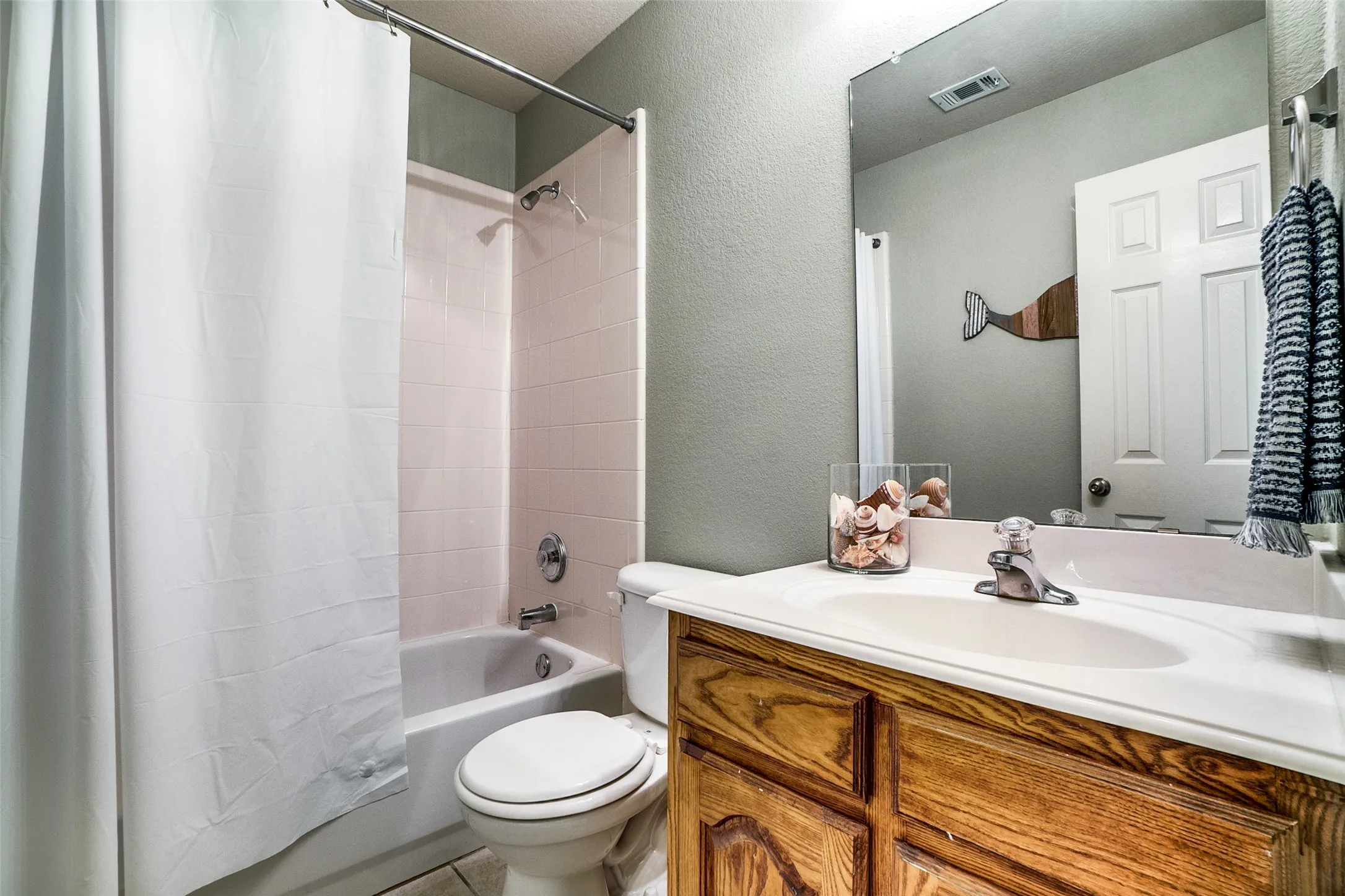 Single Family Residence For Sale in Collin County , 15555 Wrangler Drive, Frisco, Texas 75035, 3 Bedroom, 2 Bathroom, 2 Garage spaces, 1,814 Sqft, built in 2004, Preowned, mls#21254215, Real Estate Agent in Frisco, Homes For Sale in Collin county, Homes For Sale in Frisco, Realtor in Frisco Texas, Real Estate Brokerage Independent Realty Texas, Luminita Cordes Realtor