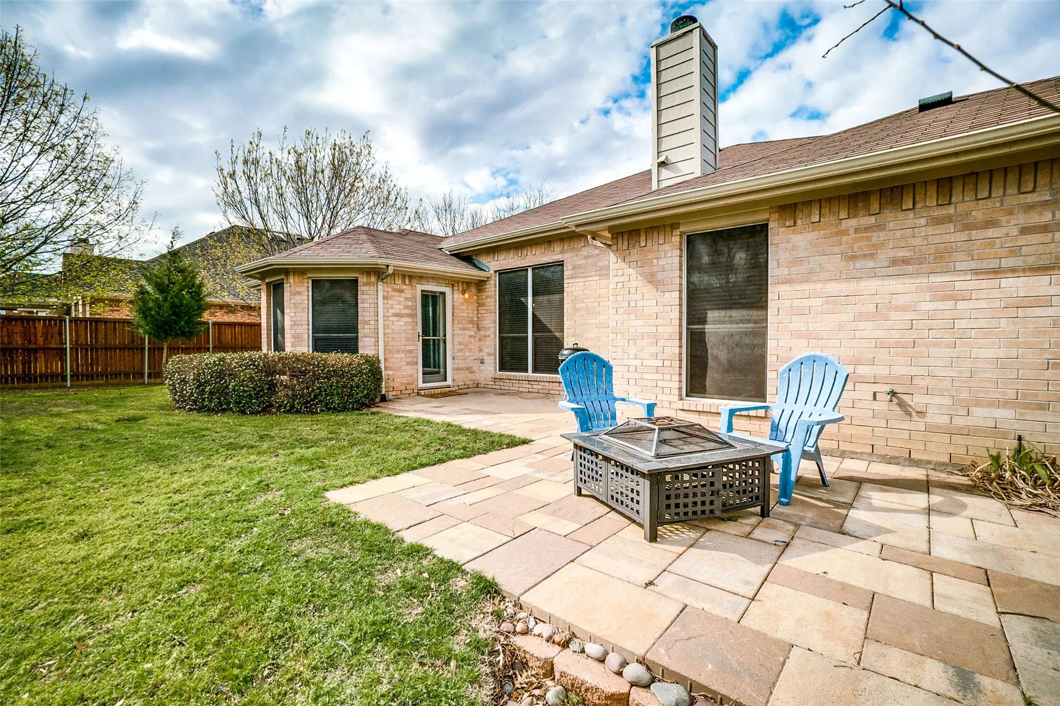 Single Family Residence For Sale in Collin County , 15555 Wrangler Drive, Frisco, Texas 75035, 3 Bedroom, 2 Bathroom, 2 Garage spaces, 1,814 Sqft, built in 2004, Preowned, mls#21254215, Real Estate Agent in Frisco, Homes For Sale in Collin county, Homes For Sale in Frisco, Realtor in Frisco Texas, Real Estate Brokerage Independent Realty Texas, Luminita Cordes Realtor