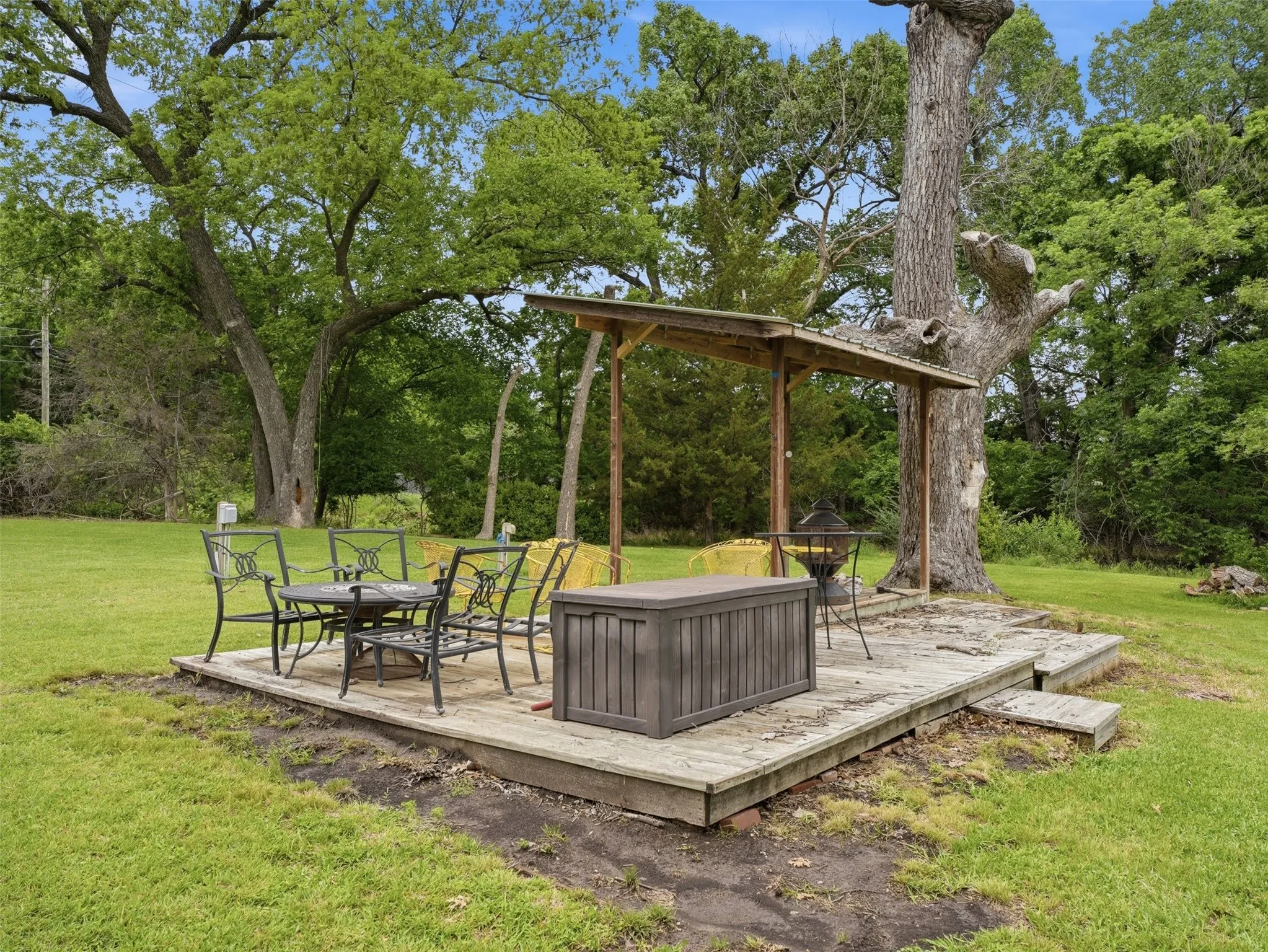 Single Family Residence For Sale in Parker County , 542 W Lake Drive, Weatherford, Texas 76087, 1 Bedroom, 1 Bathroom, Garage spaces, 600 Sqft, built in 1977, Price $295,000, mls#21256287, Real Estate Agent in Weatherford, Homes For Sale in Parker county, Homes For Sale in Weatherford, Realtor in Weatherford Texas, Real Estate Brokerage Independent Realty Texas, Luminita Cordes Realtor