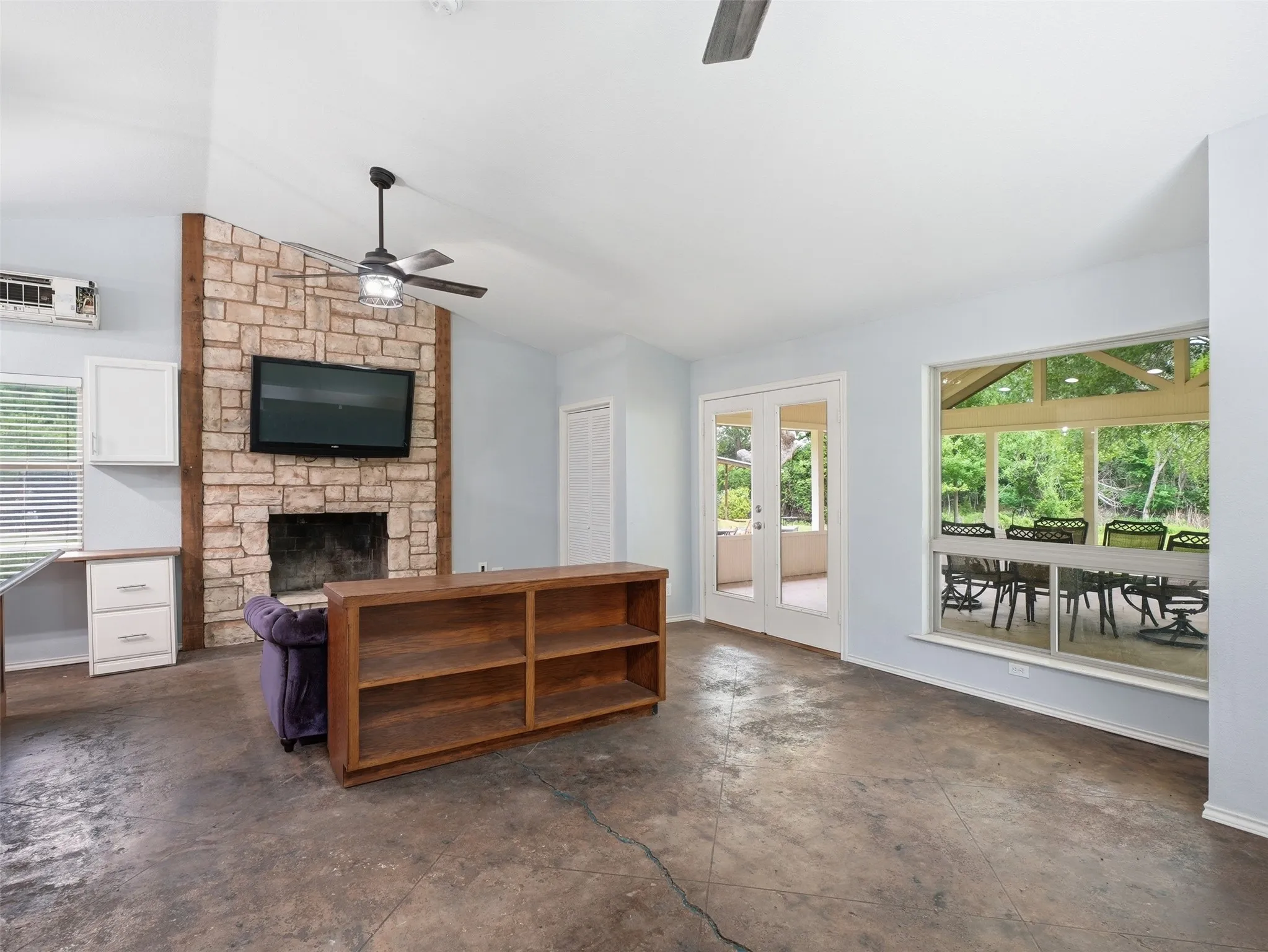 Single Family Residence For Sale in Parker County , 542 W Lake Drive, Weatherford, Texas 76087, 1 Bedroom, 1 Bathroom, Garage spaces, 600 Sqft, built in 1977, Price $295,000, mls#21256287, Real Estate Agent in Weatherford, Homes For Sale in Parker county, Homes For Sale in Weatherford, Realtor in Weatherford Texas, Real Estate Brokerage Independent Realty Texas, Luminita Cordes Realtor