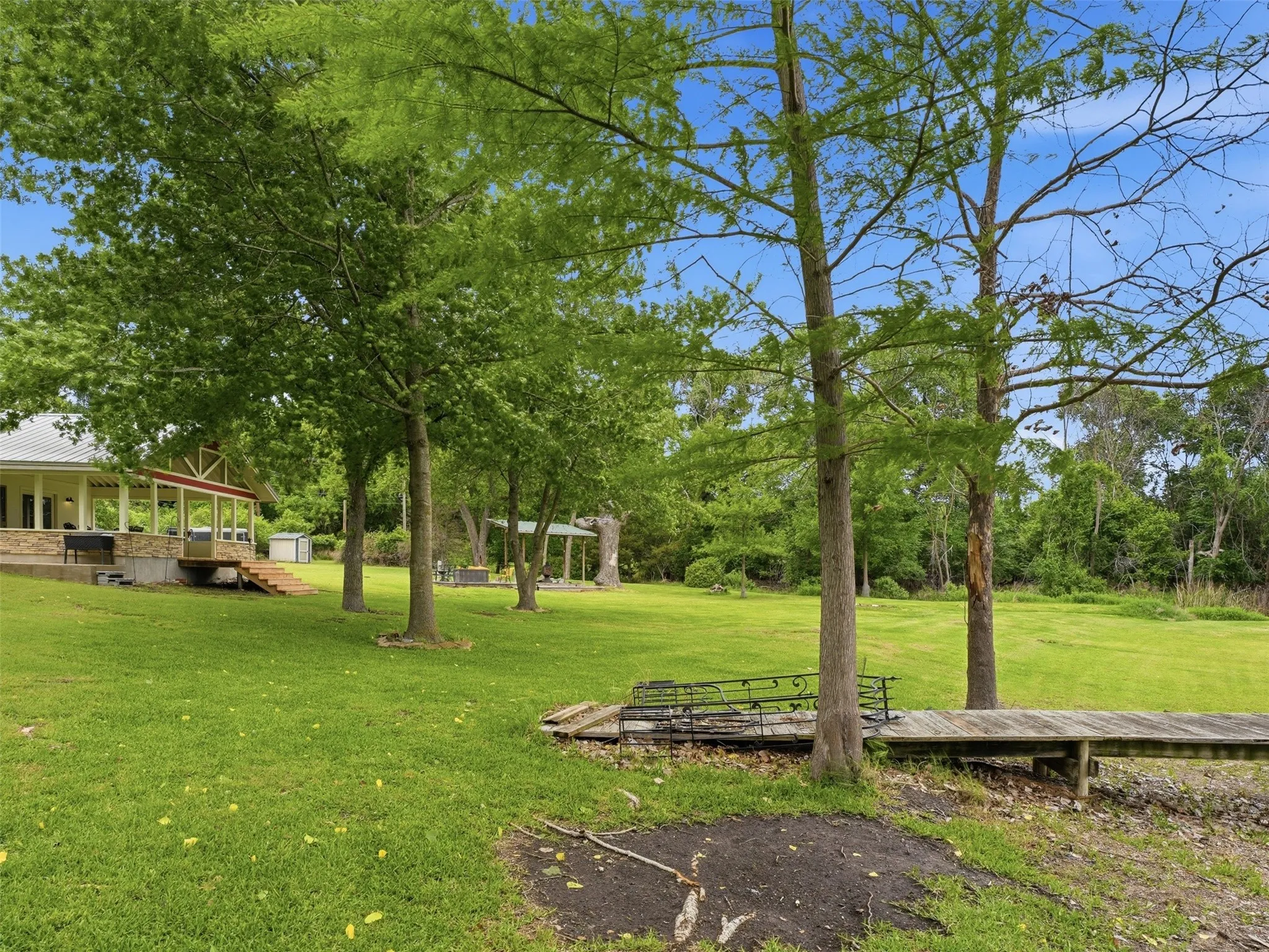 Single Family Residence For Sale in Parker County , 542 W Lake Drive, Weatherford, Texas 76087, 1 Bedroom, 1 Bathroom, Garage spaces, 600 Sqft, built in 1977, Price $295,000, mls#21256287, Real Estate Agent in Weatherford, Homes For Sale in Parker county, Homes For Sale in Weatherford, Realtor in Weatherford Texas, Real Estate Brokerage Independent Realty Texas, Luminita Cordes Realtor