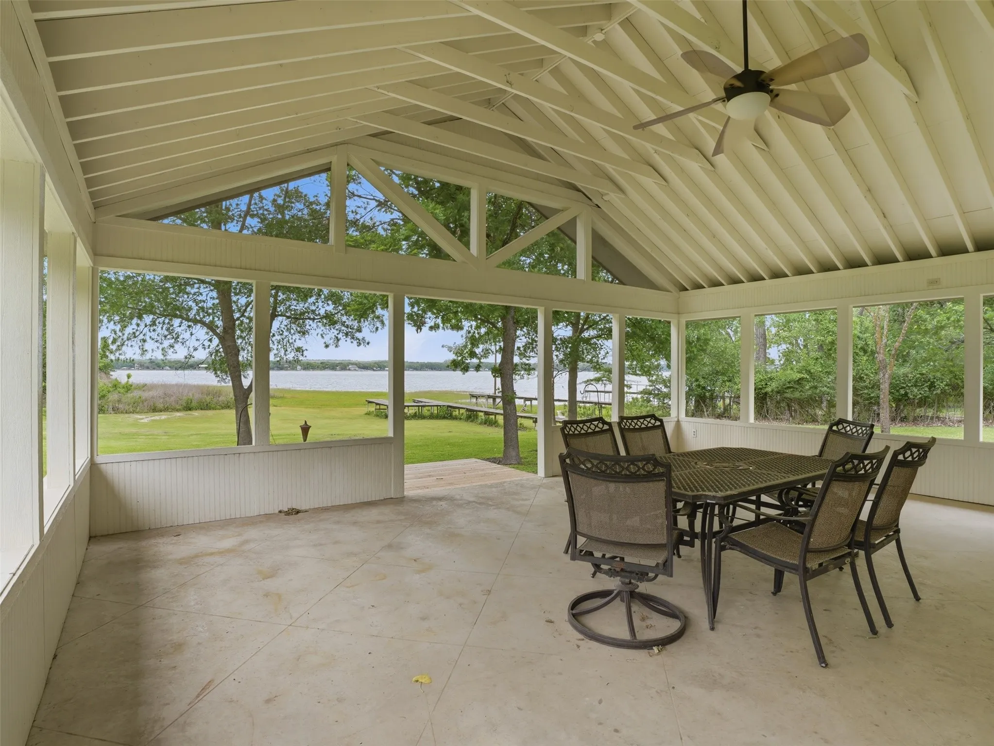 Single Family Residence For Sale in Parker County , 542 W Lake Drive, Weatherford, Texas 76087, 1 Bedroom, 1 Bathroom, Garage spaces, 600 Sqft, built in 1977, Price $295,000, mls#21256287, Real Estate Agent in Weatherford, Homes For Sale in Parker county, Homes For Sale in Weatherford, Realtor in Weatherford Texas, Real Estate Brokerage Independent Realty Texas, Luminita Cordes Realtor