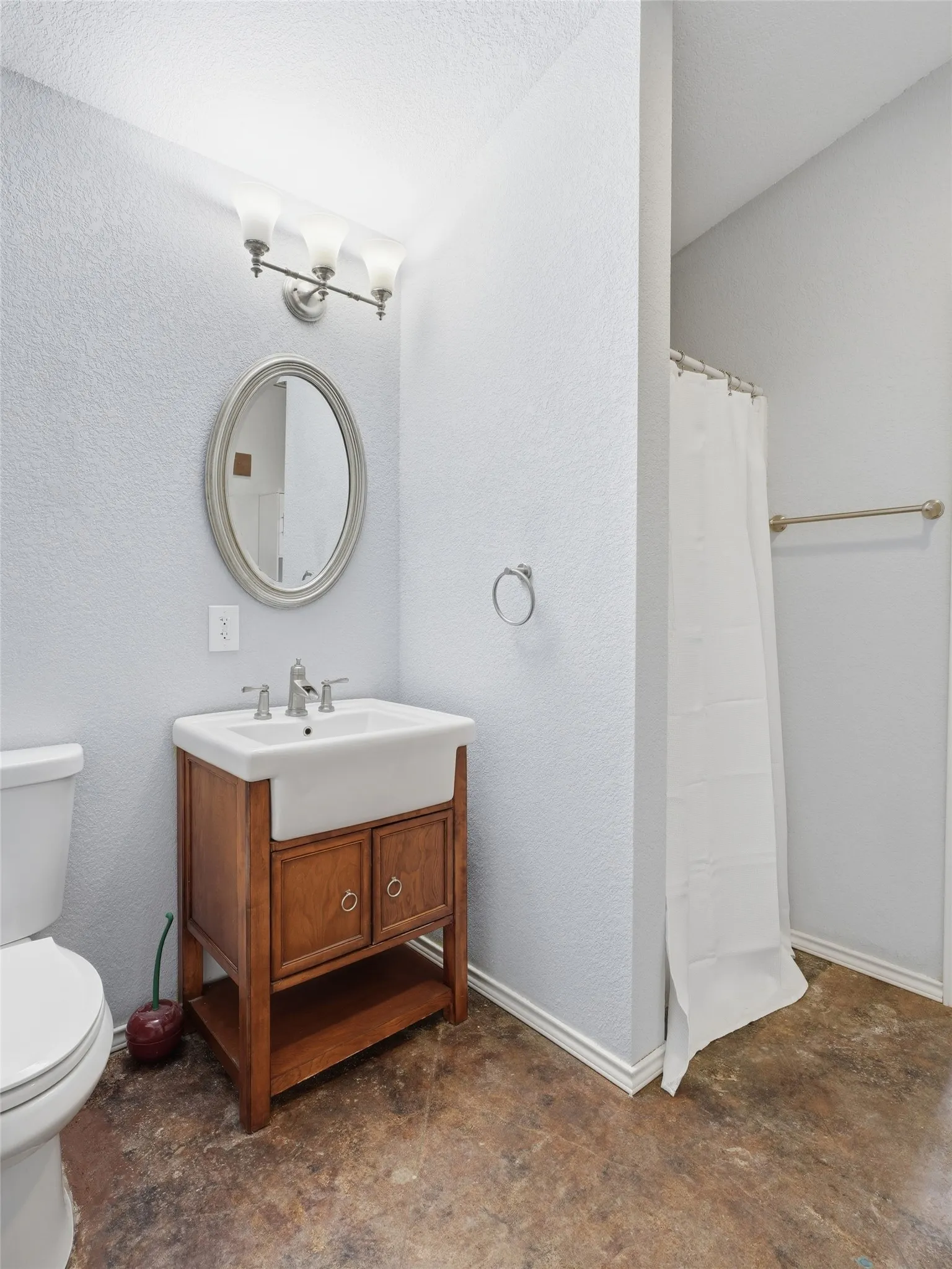 Single Family Residence For Sale in Parker County , 542 W Lake Drive, Weatherford, Texas 76087, 1 Bedroom, 1 Bathroom, Garage spaces, 600 Sqft, built in 1977, Price $295,000, mls#21256287, Real Estate Agent in Weatherford, Homes For Sale in Parker county, Homes For Sale in Weatherford, Realtor in Weatherford Texas, Real Estate Brokerage Independent Realty Texas, Luminita Cordes Realtor