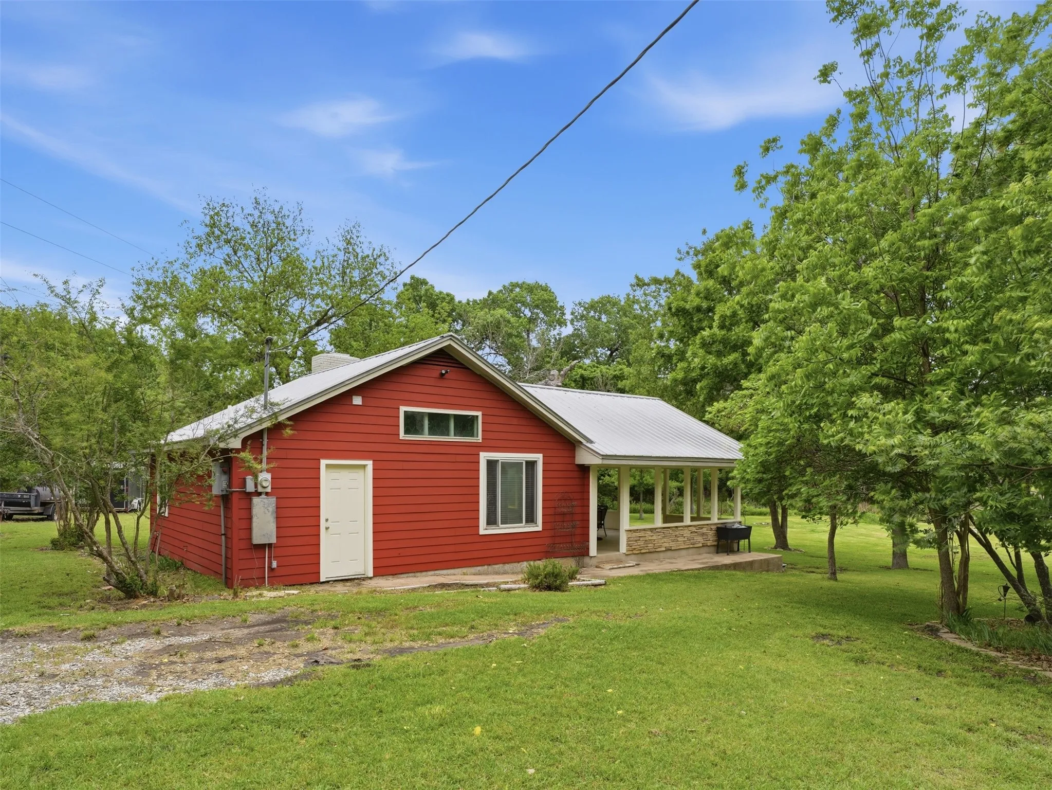 Single Family Residence For Sale in Parker County , 542 W Lake Drive, Weatherford, Texas 76087, 1 Bedroom, 1 Bathroom, Garage spaces, 600 Sqft, built in 1977, Price $295,000, mls#21256287, Real Estate Agent in Weatherford, Homes For Sale in Parker county, Homes For Sale in Weatherford, Realtor in Weatherford Texas, Real Estate Brokerage Independent Realty Texas, Luminita Cordes Realtor