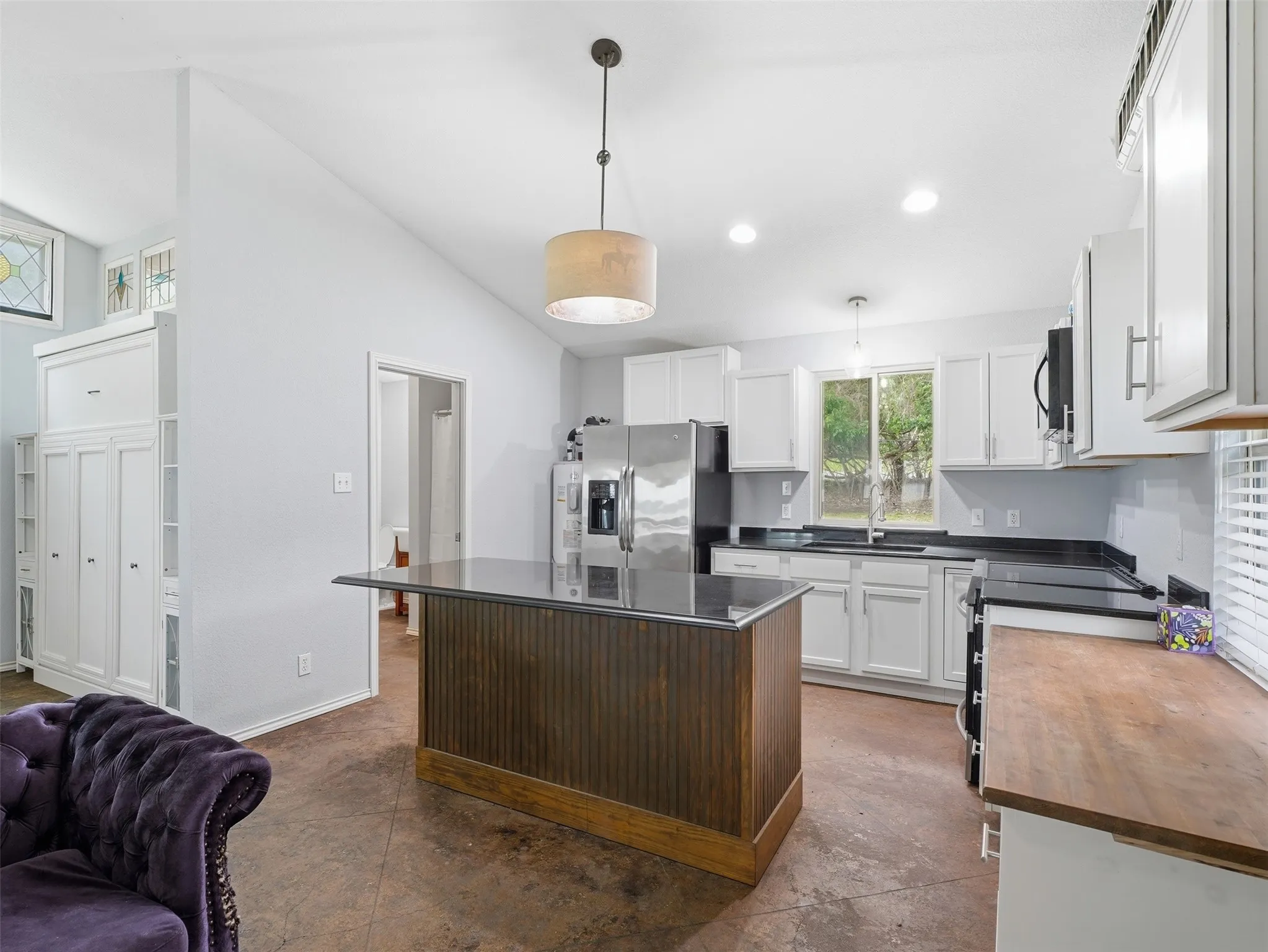 Single Family Residence For Sale in Parker County , 542 W Lake Drive, Weatherford, Texas 76087, 1 Bedroom, 1 Bathroom, Garage spaces, 600 Sqft, built in 1977, Price $295,000, mls#21256287, Real Estate Agent in Weatherford, Homes For Sale in Parker county, Homes For Sale in Weatherford, Realtor in Weatherford Texas, Real Estate Brokerage Independent Realty Texas, Luminita Cordes Realtor