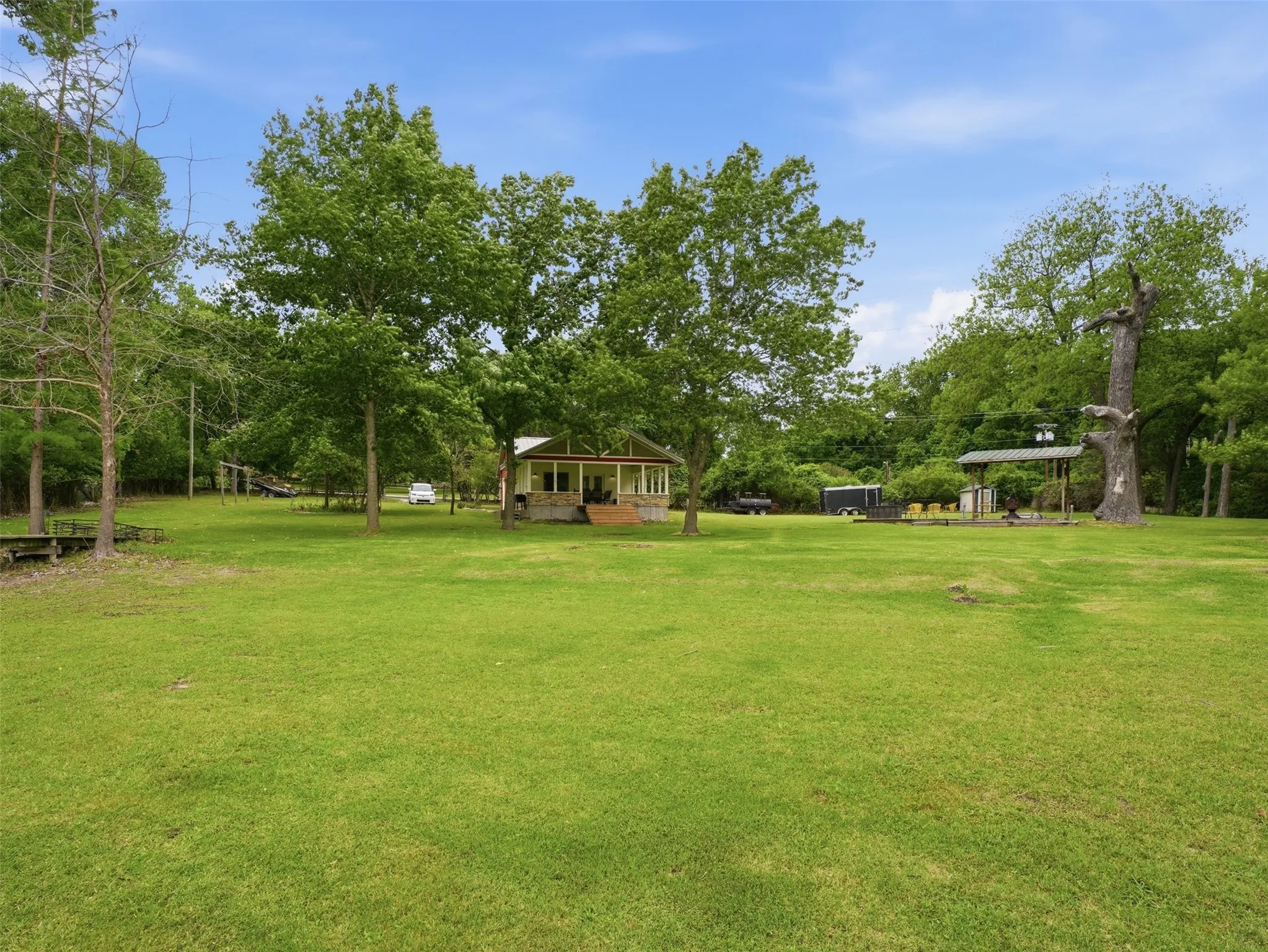 Single Family Residence For Sale in Parker County , 542 W Lake Drive, Weatherford, Texas 76087, 1 Bedroom, 1 Bathroom, Garage spaces, 600 Sqft, built in 1977, Price $295,000, mls#21256287, Real Estate Agent in Weatherford, Homes For Sale in Parker county, Homes For Sale in Weatherford, Realtor in Weatherford Texas, Real Estate Brokerage Independent Realty Texas, Luminita Cordes Realtor