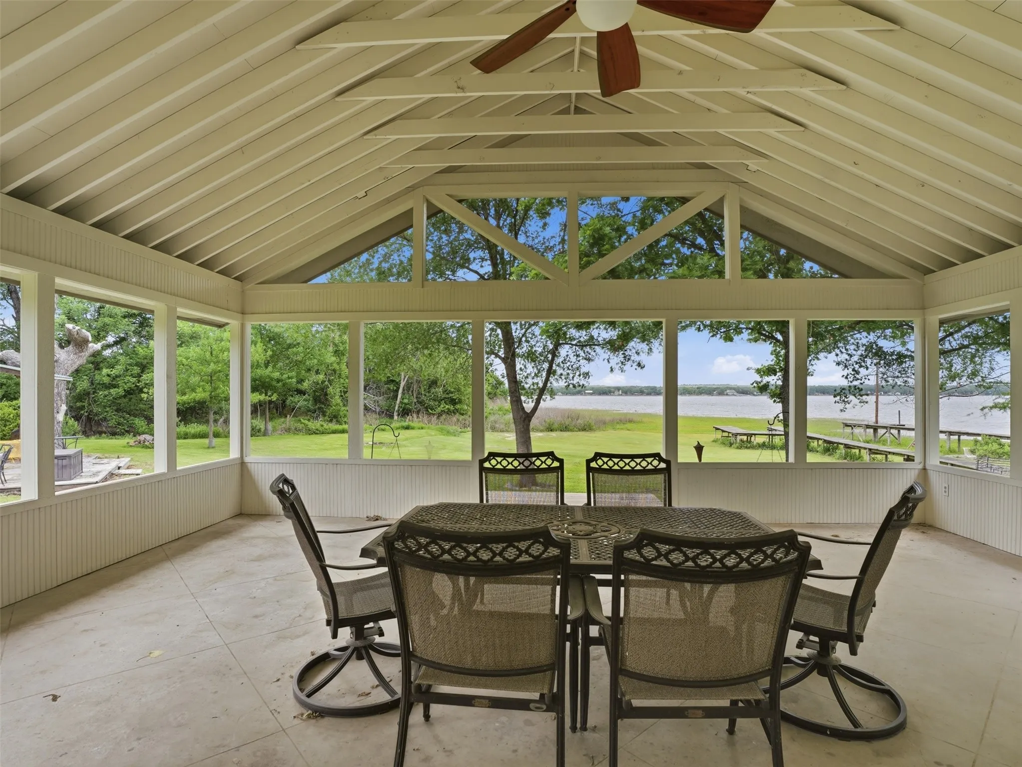 Single Family Residence For Sale in Parker County , 542 W Lake Drive, Weatherford, Texas 76087, 1 Bedroom, 1 Bathroom, Garage spaces, 600 Sqft, built in 1977, Price $295,000, mls#21256287, Real Estate Agent in Weatherford, Homes For Sale in Parker county, Homes For Sale in Weatherford, Realtor in Weatherford Texas, Real Estate Brokerage Independent Realty Texas, Luminita Cordes Realtor