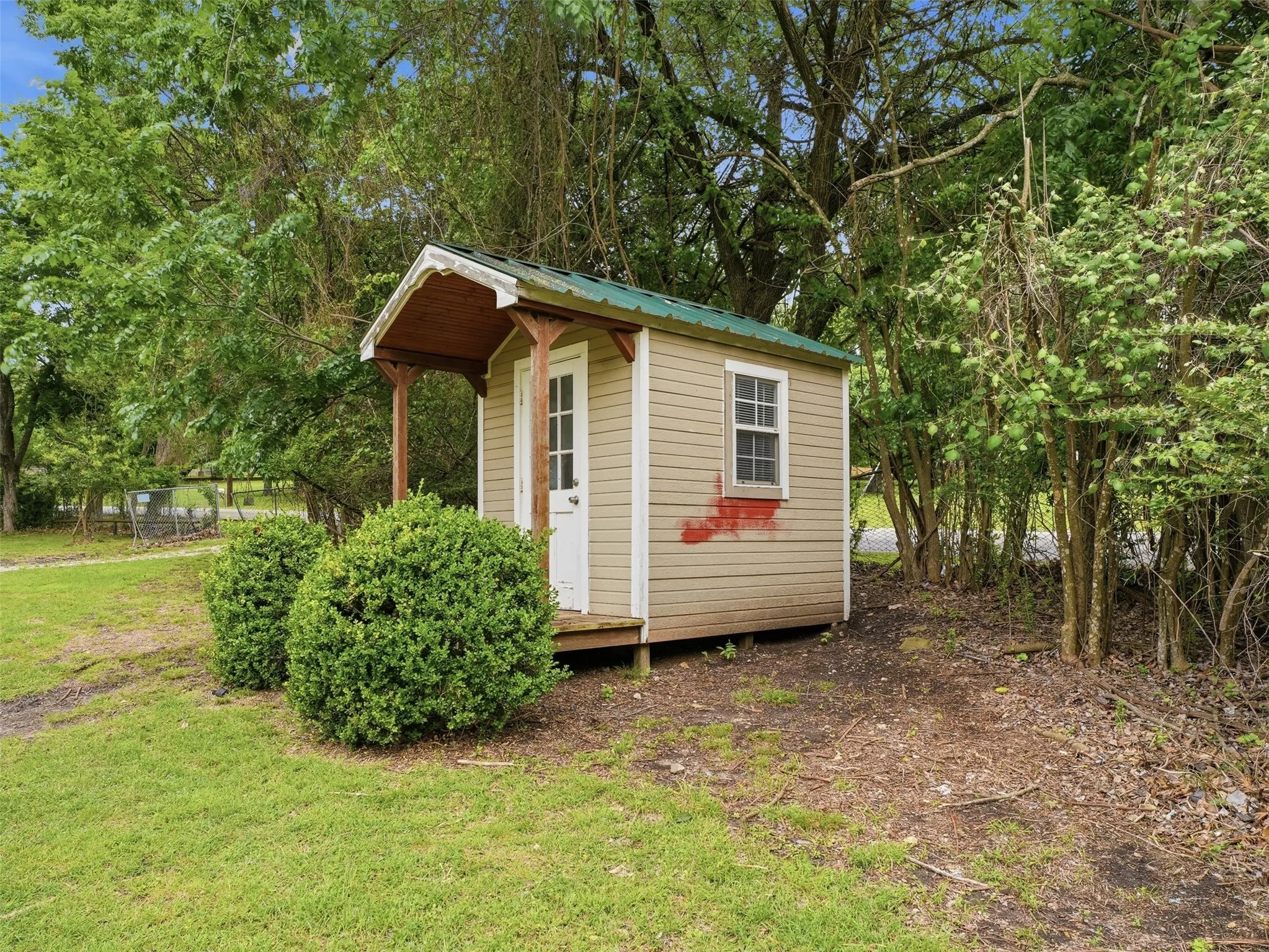 Single Family Residence For Sale in Parker County , 542 W Lake Drive, Weatherford, Texas 76087, 1 Bedroom, 1 Bathroom, Garage spaces, 600 Sqft, built in 1977, Price $295,000, mls#21256287, Real Estate Agent in Weatherford, Homes For Sale in Parker county, Homes For Sale in Weatherford, Realtor in Weatherford Texas, Real Estate Brokerage Independent Realty Texas, Luminita Cordes Realtor
