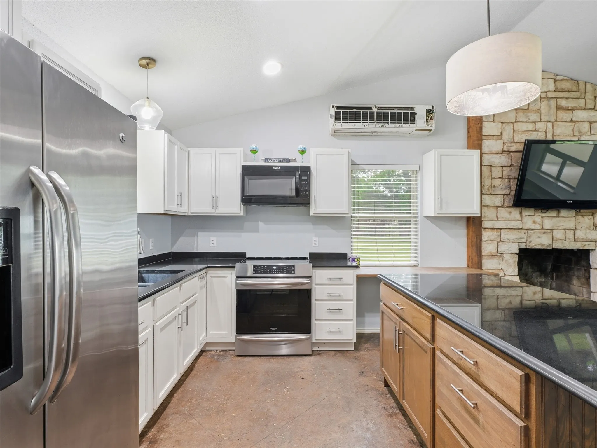 Single Family Residence For Sale in Parker County , 542 W Lake Drive, Weatherford, Texas 76087, 1 Bedroom, 1 Bathroom, Garage spaces, 600 Sqft, built in 1977, Price $295,000, mls#21256287, Real Estate Agent in Weatherford, Homes For Sale in Parker county, Homes For Sale in Weatherford, Realtor in Weatherford Texas, Real Estate Brokerage Independent Realty Texas, Luminita Cordes Realtor