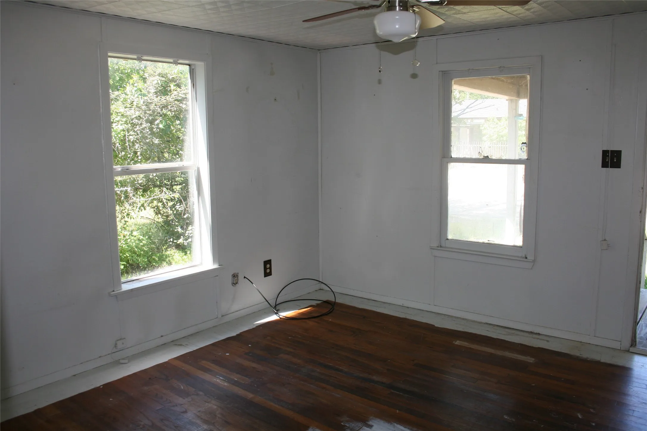 Single Family Residence For Sale in Parker County , 908 Franklin Street, Weatherford, Texas 76086, 1 Bedroom, 1 Bathroom, Garage spaces, 528 Sqft, built in 1960, mls#21256012, Real Estate Agent in Weatherford, Homes For Sale in Parker county, Homes For Sale in Weatherford, Realtor in Weatherford Texas, Real Estate Brokerage Independent Realty Texas, Luminita Cordes Realtor
