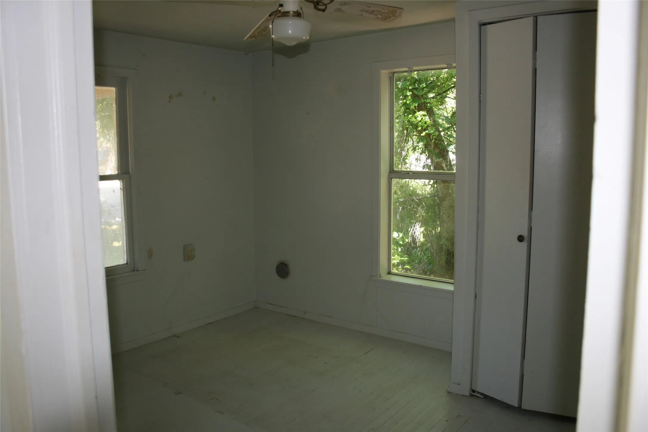 Single Family Residence For Sale in Parker County , 908 Franklin Street, Weatherford, Texas 76086, 1 Bedroom, 1 Bathroom, Garage spaces, 528 Sqft, built in 1960, mls#21256012, Real Estate Agent in Weatherford, Homes For Sale in Parker county, Homes For Sale in Weatherford, Realtor in Weatherford Texas, Real Estate Brokerage Independent Realty Texas, Luminita Cordes Realtor