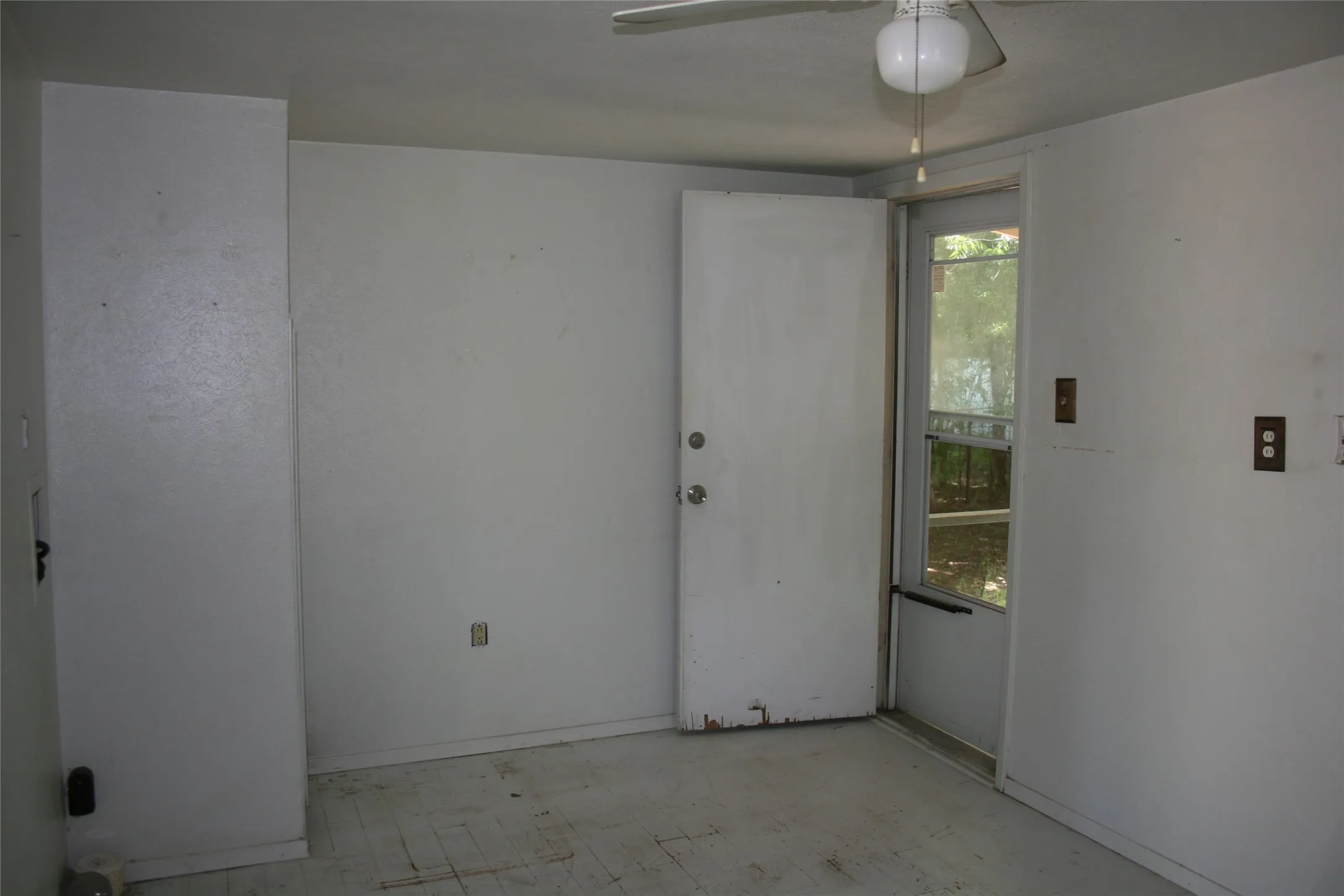 Single Family Residence For Sale in Parker County , 908 Franklin Street, Weatherford, Texas 76086, 1 Bedroom, 1 Bathroom, Garage spaces, 528 Sqft, built in 1960, mls#21256012, Real Estate Agent in Weatherford, Homes For Sale in Parker county, Homes For Sale in Weatherford, Realtor in Weatherford Texas, Real Estate Brokerage Independent Realty Texas, Luminita Cordes Realtor