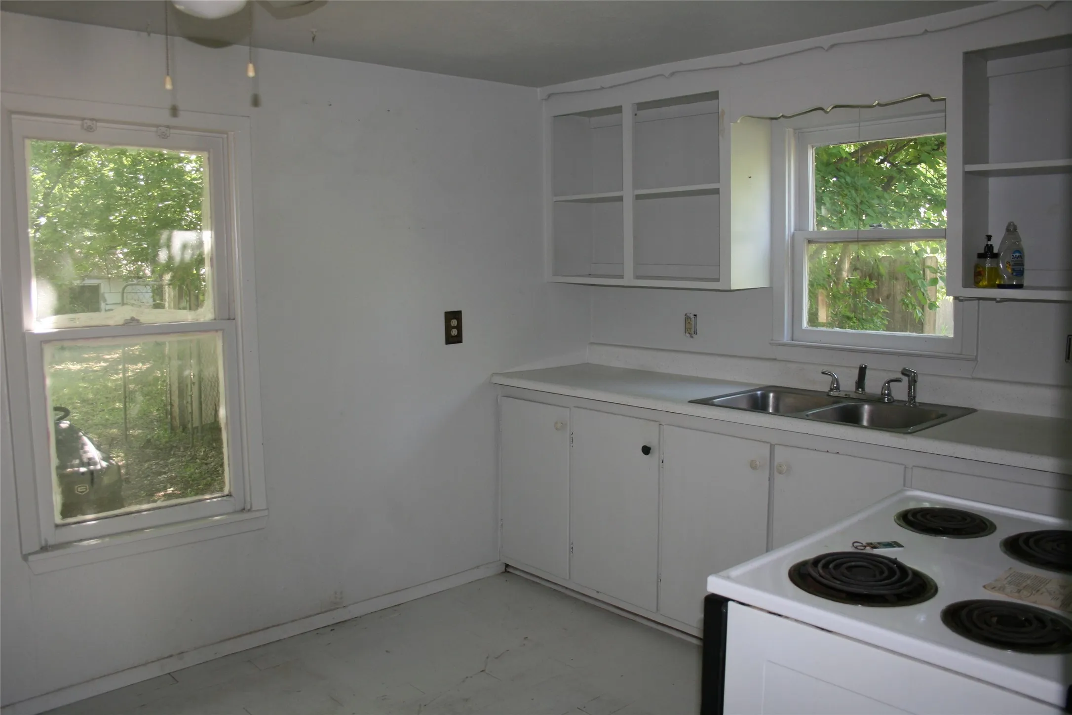 Single Family Residence For Sale in Parker County , 908 Franklin Street, Weatherford, Texas 76086, 1 Bedroom, 1 Bathroom, Garage spaces, 528 Sqft, built in 1960, mls#21256012, Real Estate Agent in Weatherford, Homes For Sale in Parker county, Homes For Sale in Weatherford, Realtor in Weatherford Texas, Real Estate Brokerage Independent Realty Texas, Luminita Cordes Realtor