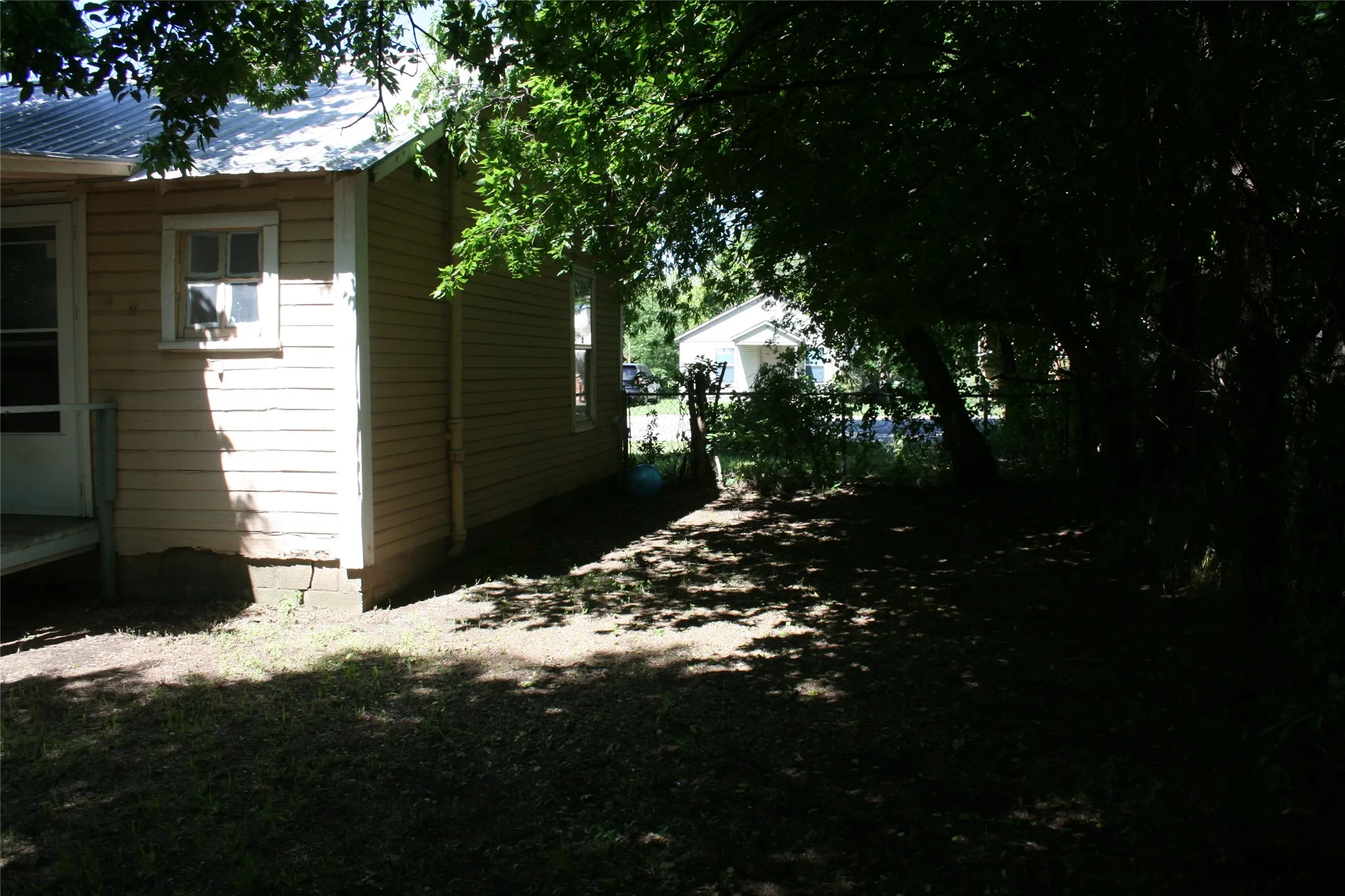 Single Family Residence For Sale in Parker County , 908 Franklin Street, Weatherford, Texas 76086, 1 Bedroom, 1 Bathroom, Garage spaces, 528 Sqft, built in 1960, mls#21256012, Real Estate Agent in Weatherford, Homes For Sale in Parker county, Homes For Sale in Weatherford, Realtor in Weatherford Texas, Real Estate Brokerage Independent Realty Texas, Luminita Cordes Realtor