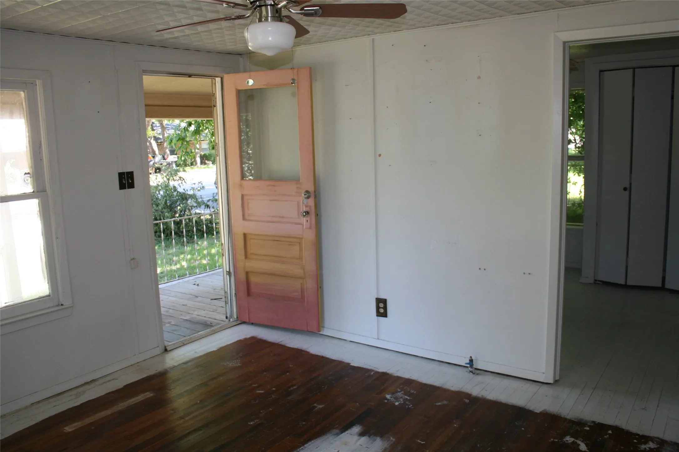 Single Family Residence For Sale in Parker County , 908 Franklin Street, Weatherford, Texas 76086, 1 Bedroom, 1 Bathroom, Garage spaces, 528 Sqft, built in 1960, mls#21256012, Real Estate Agent in Weatherford, Homes For Sale in Parker county, Homes For Sale in Weatherford, Realtor in Weatherford Texas, Real Estate Brokerage Independent Realty Texas, Luminita Cordes Realtor