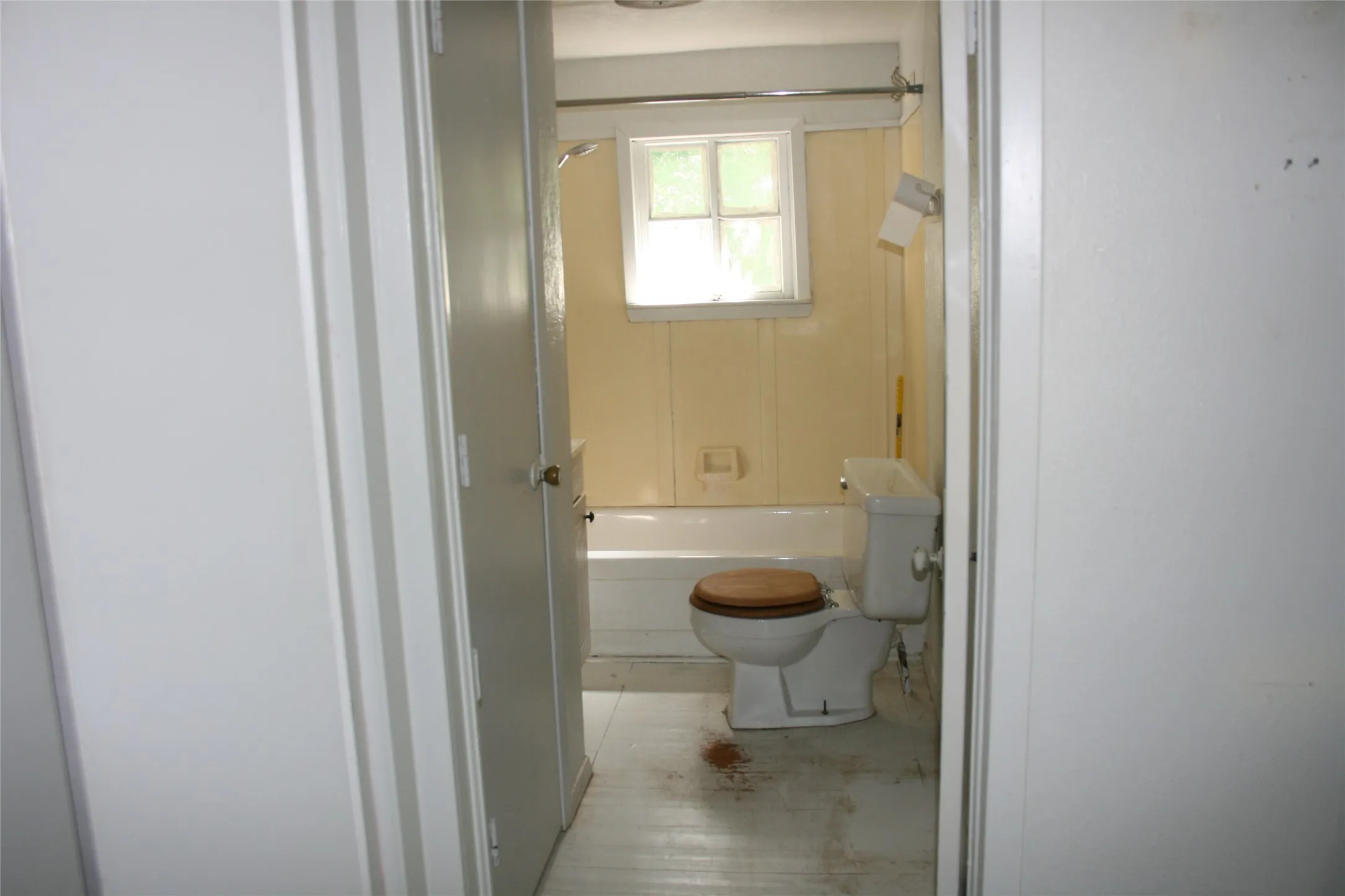 Single Family Residence For Sale in Parker County , 908 Franklin Street, Weatherford, Texas 76086, 1 Bedroom, 1 Bathroom, Garage spaces, 528 Sqft, built in 1960, mls#21256012, Real Estate Agent in Weatherford, Homes For Sale in Parker county, Homes For Sale in Weatherford, Realtor in Weatherford Texas, Real Estate Brokerage Independent Realty Texas, Luminita Cordes Realtor