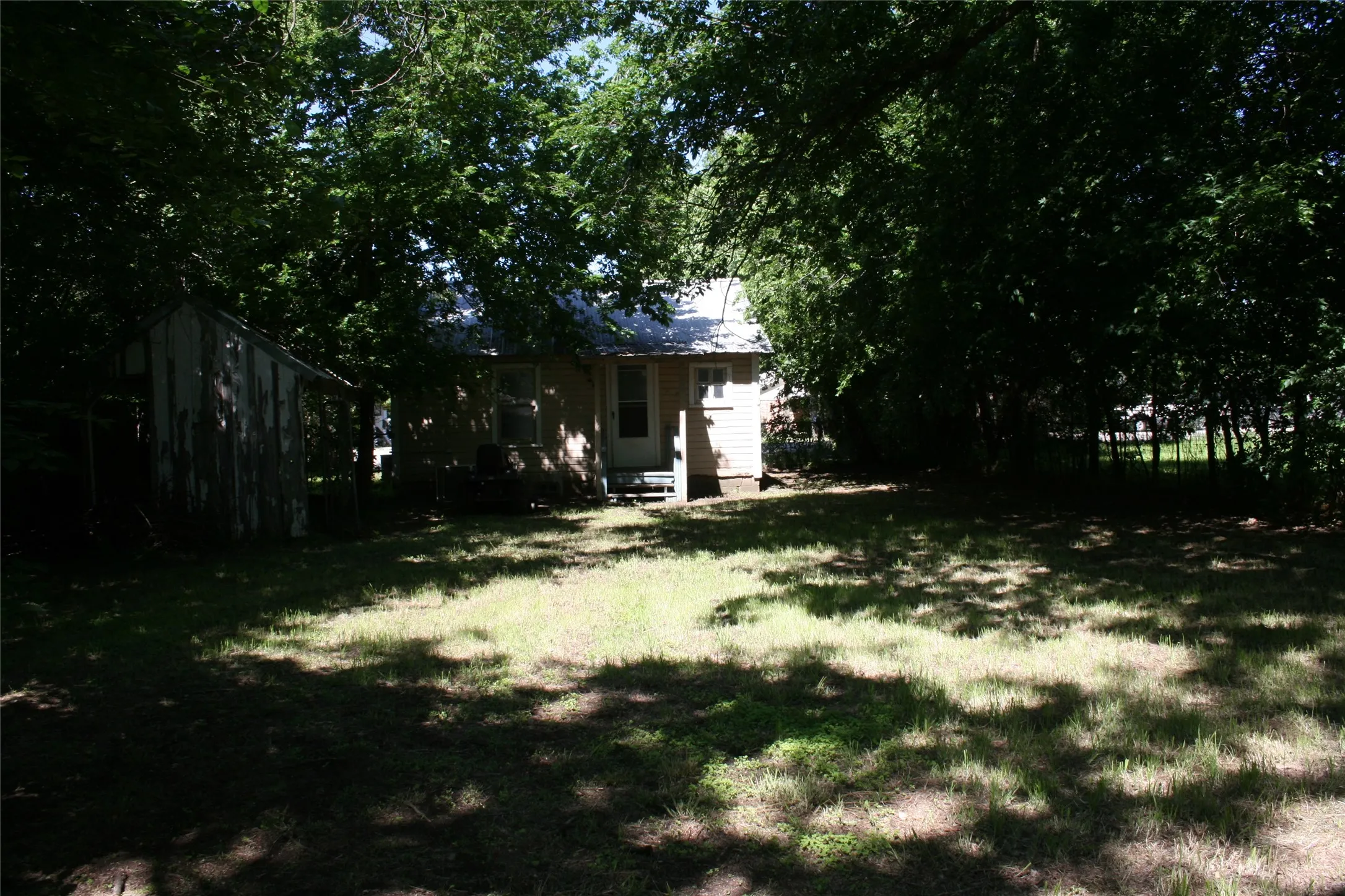 Single Family Residence For Sale in Parker County , 908 Franklin Street, Weatherford, Texas 76086, 1 Bedroom, 1 Bathroom, Garage spaces, 528 Sqft, built in 1960, mls#21256012, Real Estate Agent in Weatherford, Homes For Sale in Parker county, Homes For Sale in Weatherford, Realtor in Weatherford Texas, Real Estate Brokerage Independent Realty Texas, Luminita Cordes Realtor