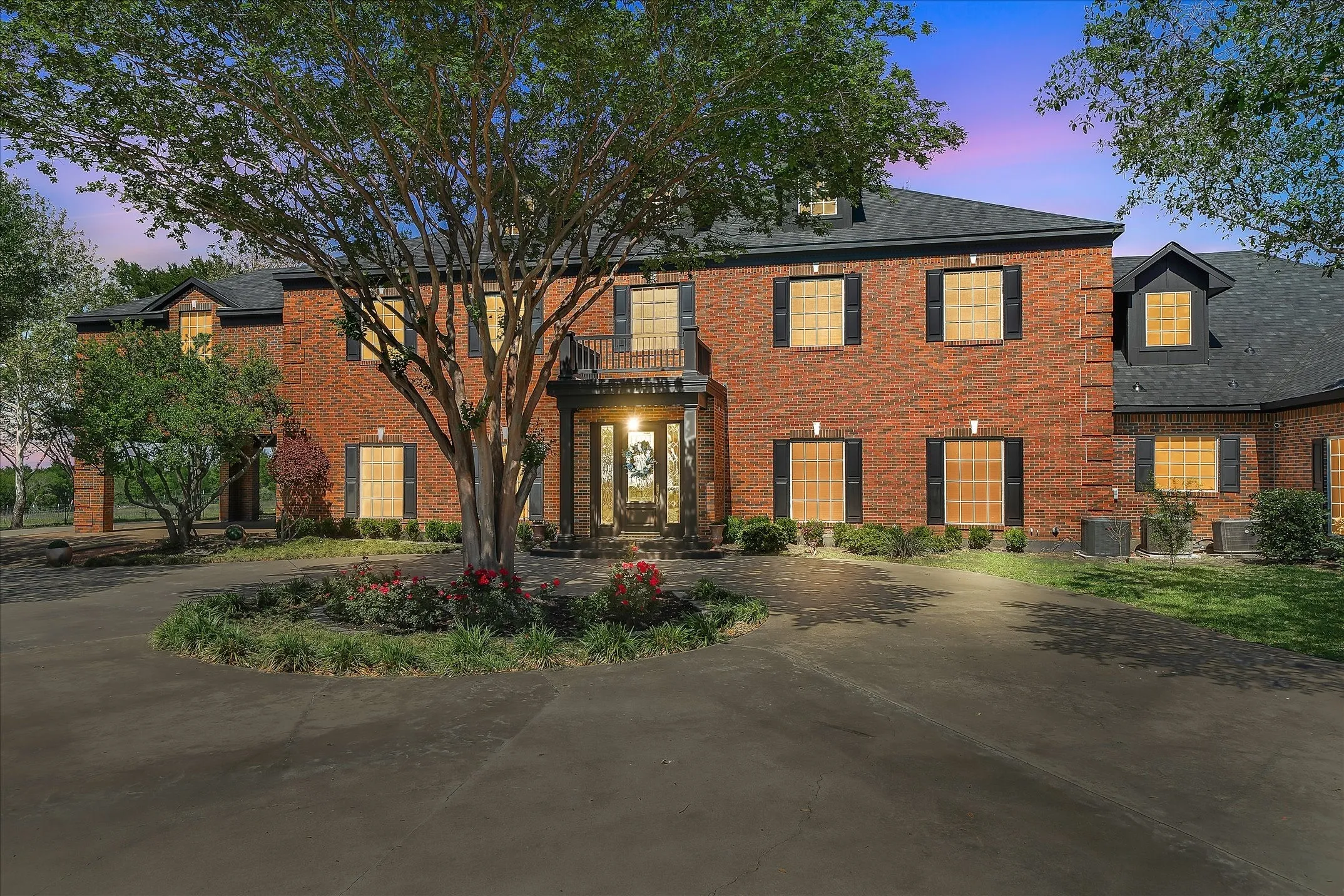 Single Family Residence For Sale in Ellis County , 2201 E Fm 813, Ennis, Texas 75119, 5 Bedrooms, 6 Bathrooms, 3 Garage spaces, 9,215 Sqft, built in 1983, Preowned, Price $2,990,000, mls#21232357, Real Estate Agent in Ennis, Homes For Sale in Ellis county, Homes For Sale in Ennis, Realtor in Ennis Texas, Real Estate Brokerage Independent Realty Texas, Luminita Cordes Realtor