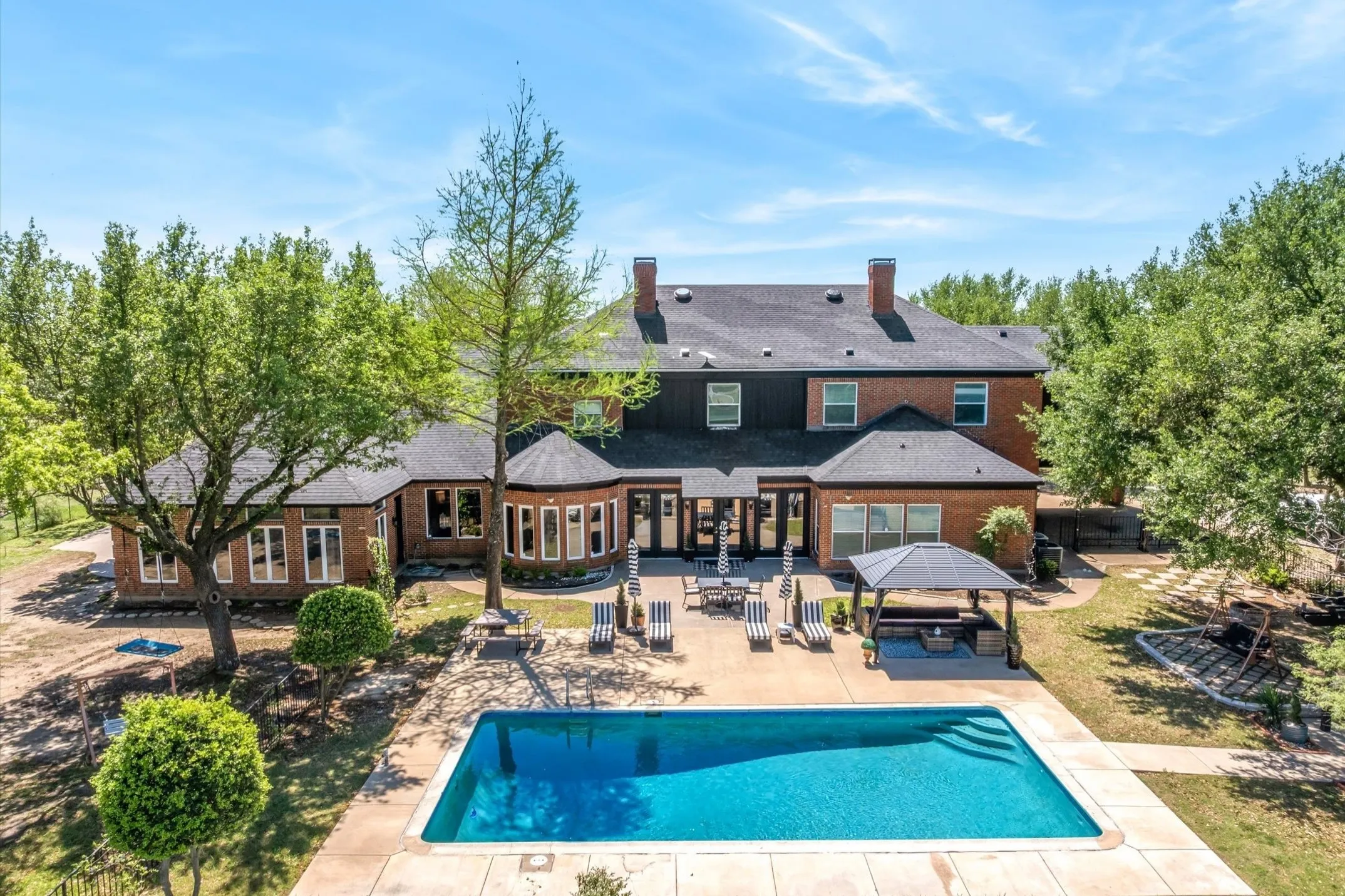 Single Family Residence For Sale in Ellis County , 2201 E Fm 813, Ennis, Texas 75119, 5 Bedrooms, 6 Bathrooms, 3 Garage spaces, 9,215 Sqft, built in 1983, Preowned, Price $2,990,000, mls#21232357, Real Estate Agent in Ennis, Homes For Sale in Ellis county, Homes For Sale in Ennis, Realtor in Ennis Texas, Real Estate Brokerage Independent Realty Texas, Luminita Cordes Realtor
