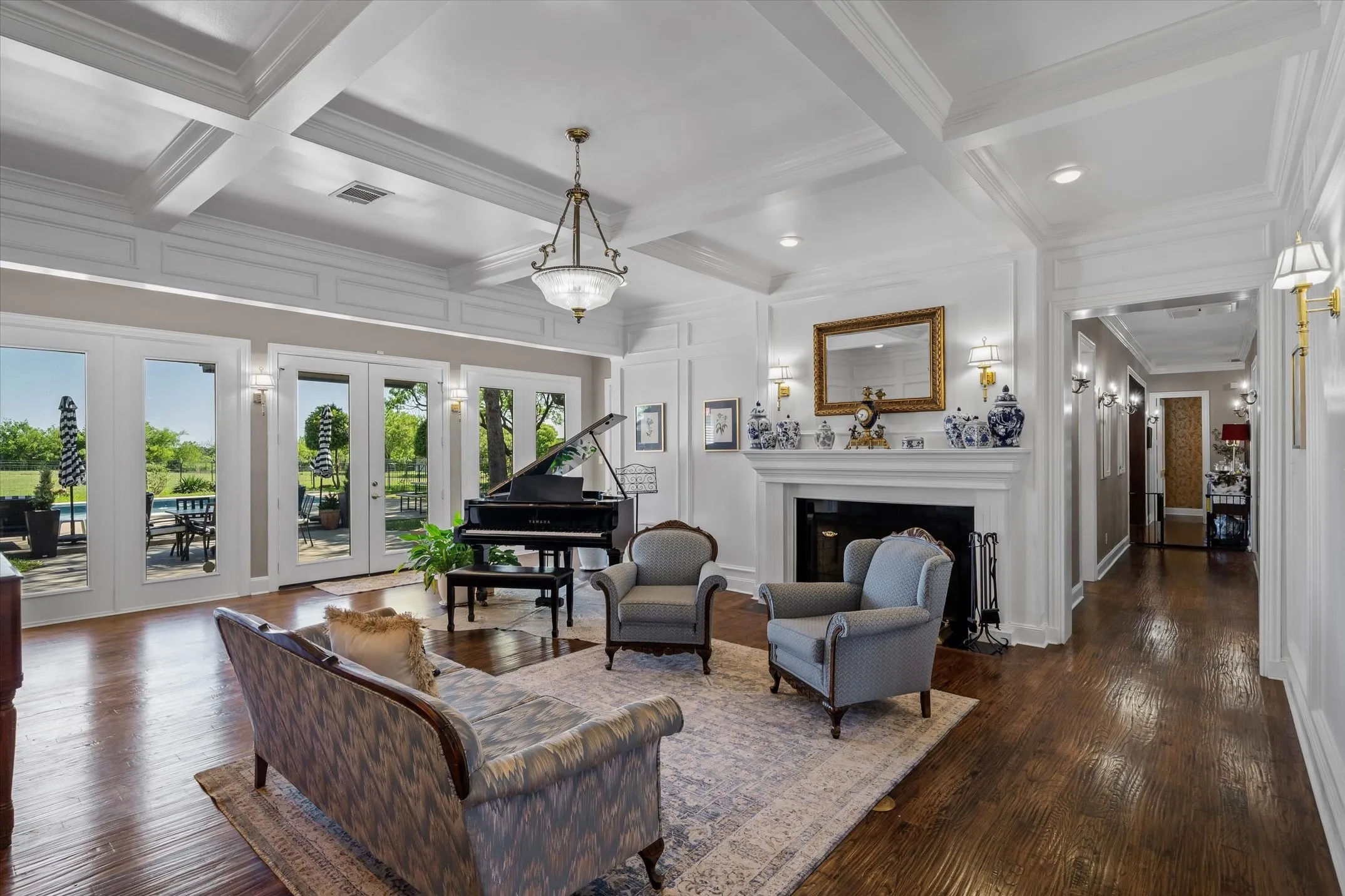 Single Family Residence For Sale in Ellis County , 2201 E Fm 813, Ennis, Texas 75119, 5 Bedrooms, 6 Bathrooms, 3 Garage spaces, 9,215 Sqft, built in 1983, Preowned, Price $2,990,000, mls#21232357, Real Estate Agent in Ennis, Homes For Sale in Ellis county, Homes For Sale in Ennis, Realtor in Ennis Texas, Real Estate Brokerage Independent Realty Texas, Luminita Cordes Realtor