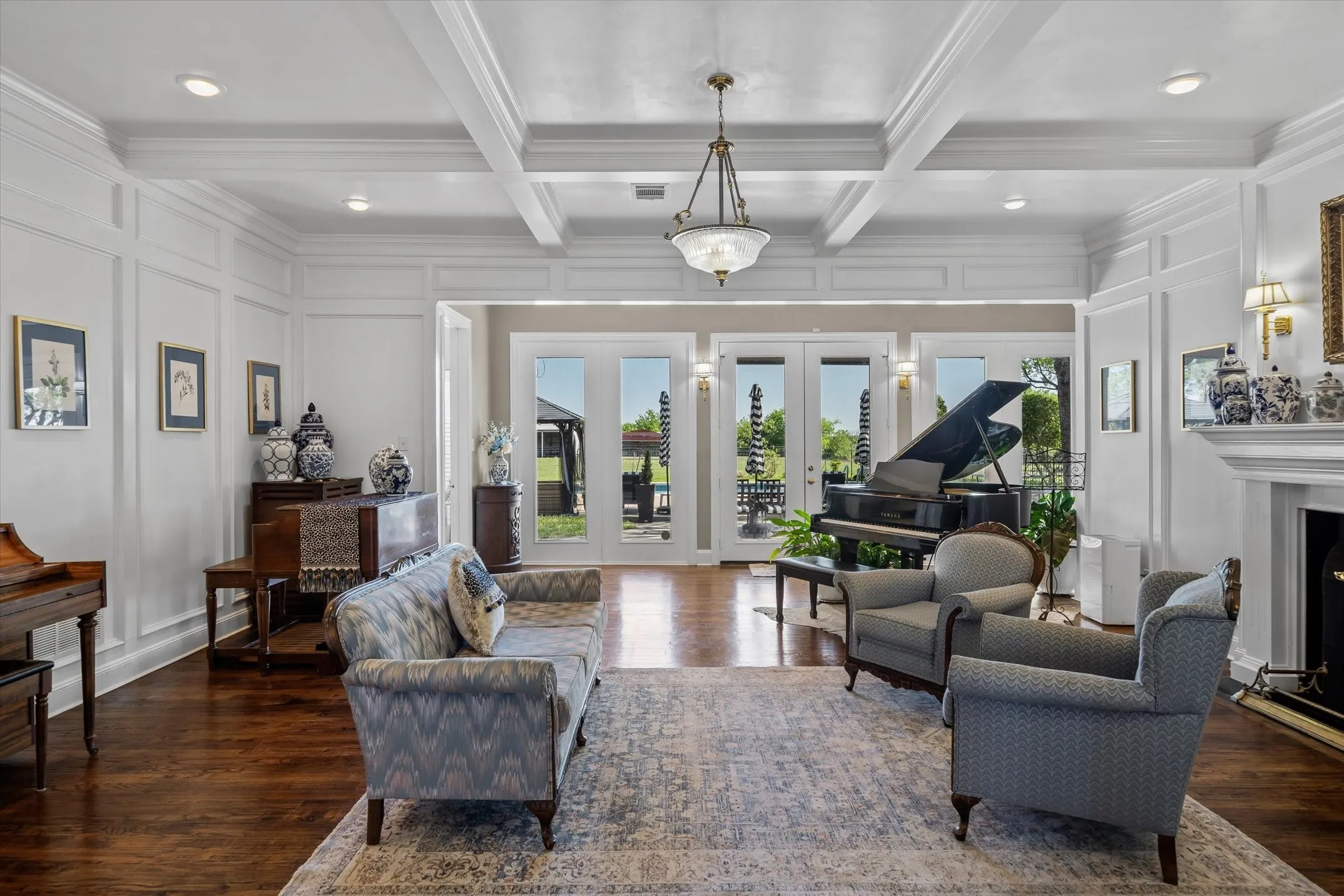 Single Family Residence For Sale in Ellis County , 2201 E Fm 813, Ennis, Texas 75119, 5 Bedrooms, 6 Bathrooms, 3 Garage spaces, 9,215 Sqft, built in 1983, Preowned, Price $2,990,000, mls#21232357, Real Estate Agent in Ennis, Homes For Sale in Ellis county, Homes For Sale in Ennis, Realtor in Ennis Texas, Real Estate Brokerage Independent Realty Texas, Luminita Cordes Realtor
