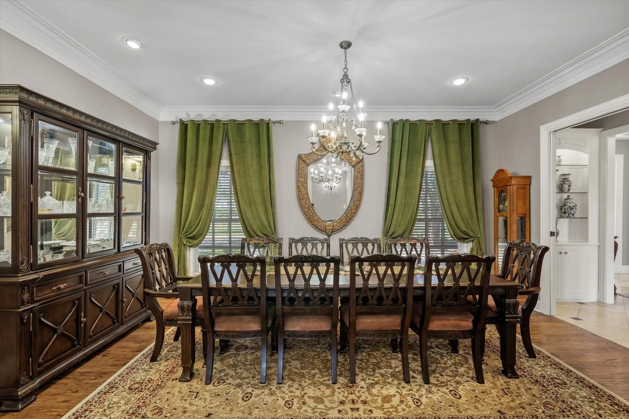Single Family Residence For Sale in Ellis County , 2201 E Fm 813, Ennis, Texas 75119, 5 Bedrooms, 6 Bathrooms, 3 Garage spaces, 9,215 Sqft, built in 1983, Preowned, Price $2,990,000, mls#21232357, Real Estate Agent in Ennis, Homes For Sale in Ellis county, Homes For Sale in Ennis, Realtor in Ennis Texas, Real Estate Brokerage Independent Realty Texas, Luminita Cordes Realtor