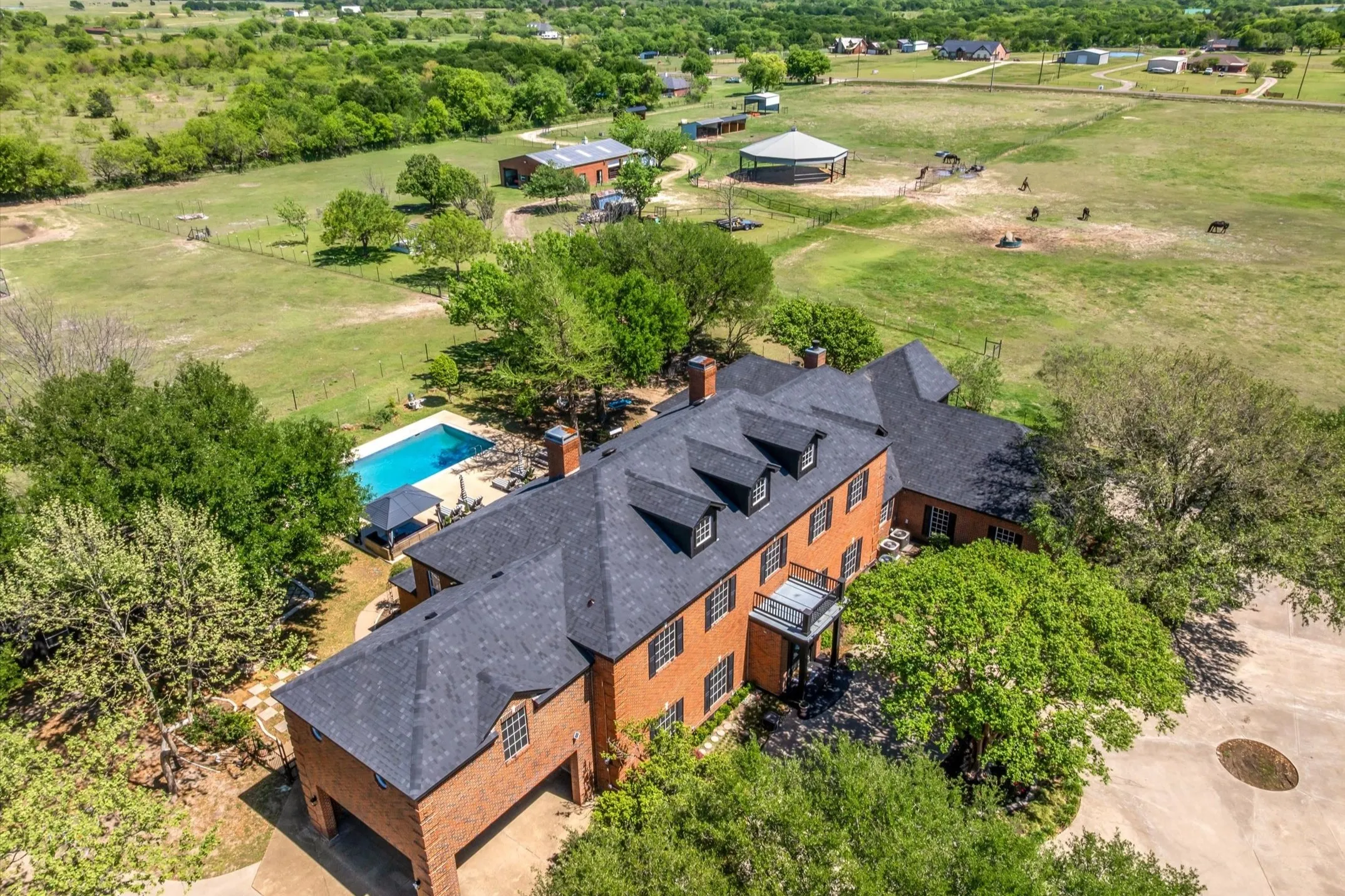 Single Family Residence For Sale in Ellis County , 2201 E Fm 813, Ennis, Texas 75119, 5 Bedrooms, 6 Bathrooms, 3 Garage spaces, 9,215 Sqft, built in 1983, Preowned, Price $2,990,000, mls#21232357, Real Estate Agent in Ennis, Homes For Sale in Ellis county, Homes For Sale in Ennis, Realtor in Ennis Texas, Real Estate Brokerage Independent Realty Texas, Luminita Cordes Realtor