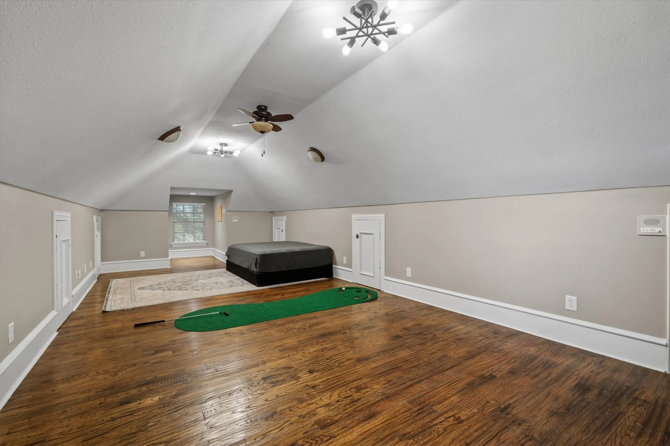Single Family Residence For Sale in Ellis County , 2201 E Fm 813, Ennis, Texas 75119, 5 Bedrooms, 6 Bathrooms, 3 Garage spaces, 9,215 Sqft, built in 1983, Preowned, Price $2,990,000, mls#21232357, Real Estate Agent in Ennis, Homes For Sale in Ellis county, Homes For Sale in Ennis, Realtor in Ennis Texas, Real Estate Brokerage Independent Realty Texas, Luminita Cordes Realtor